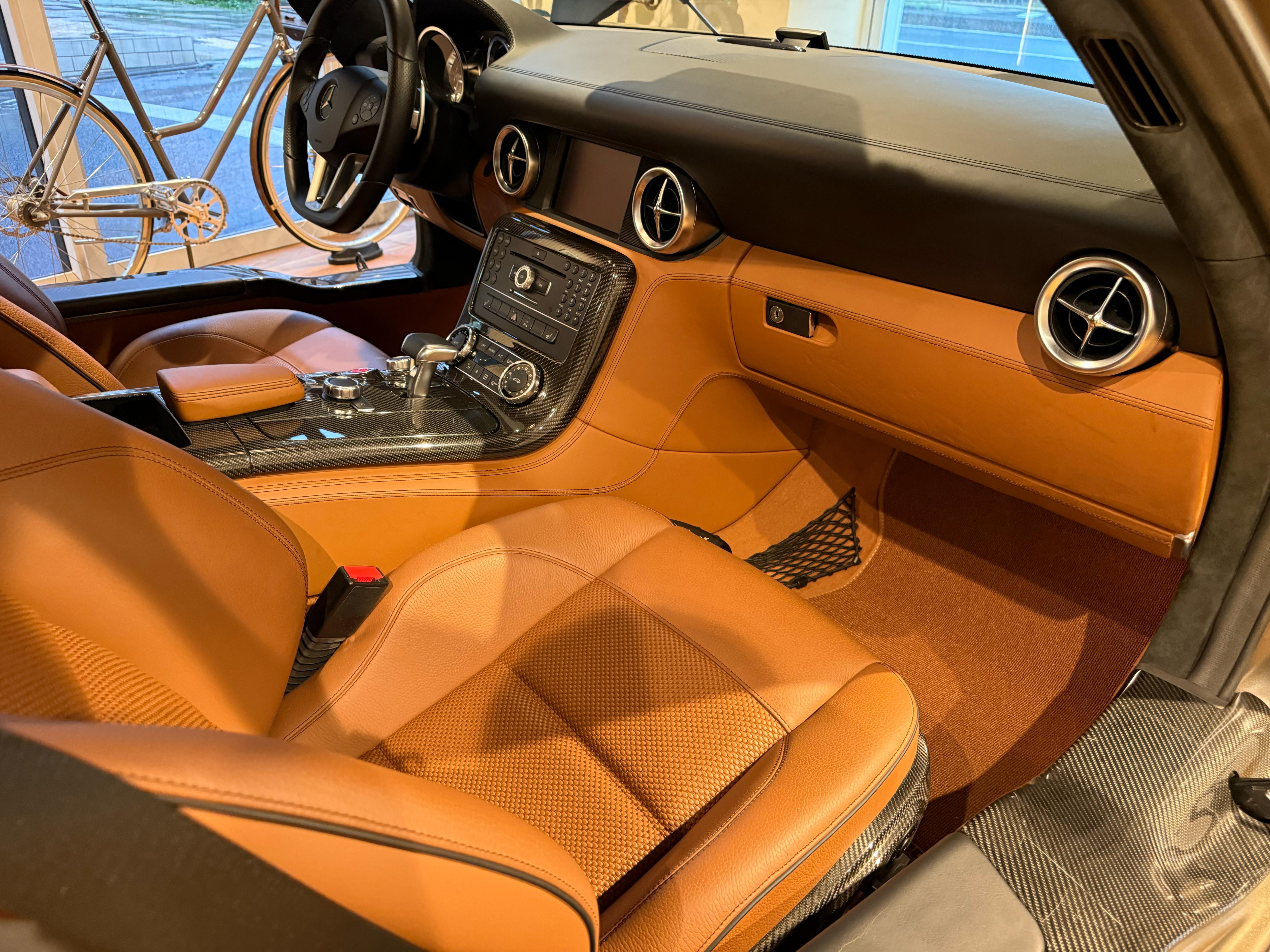2011 Mercedes Benz SLS AMG — Photo 12 / 17