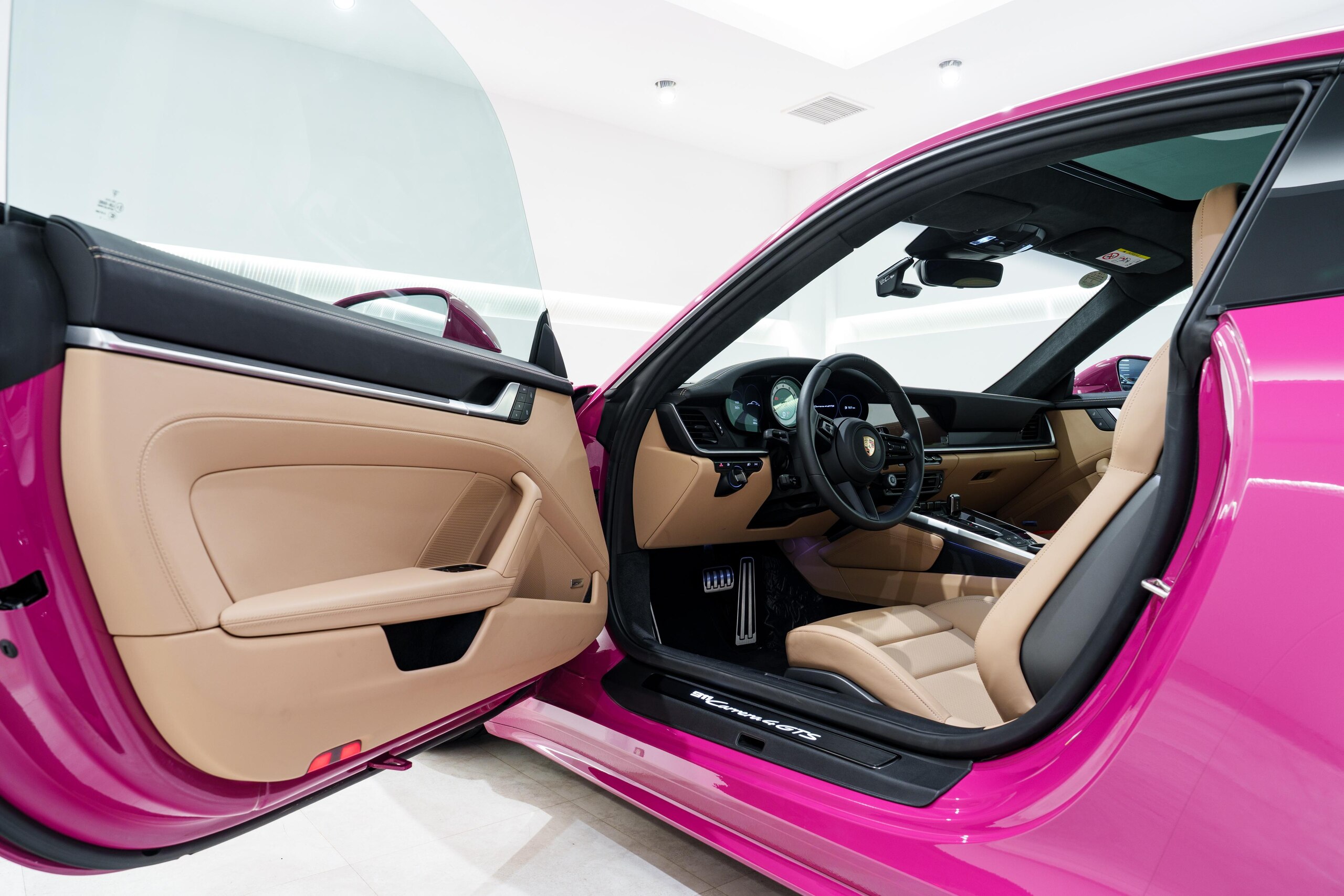 2024 Porsche 911 Carrera 4 GTS — Photo 6 / 23