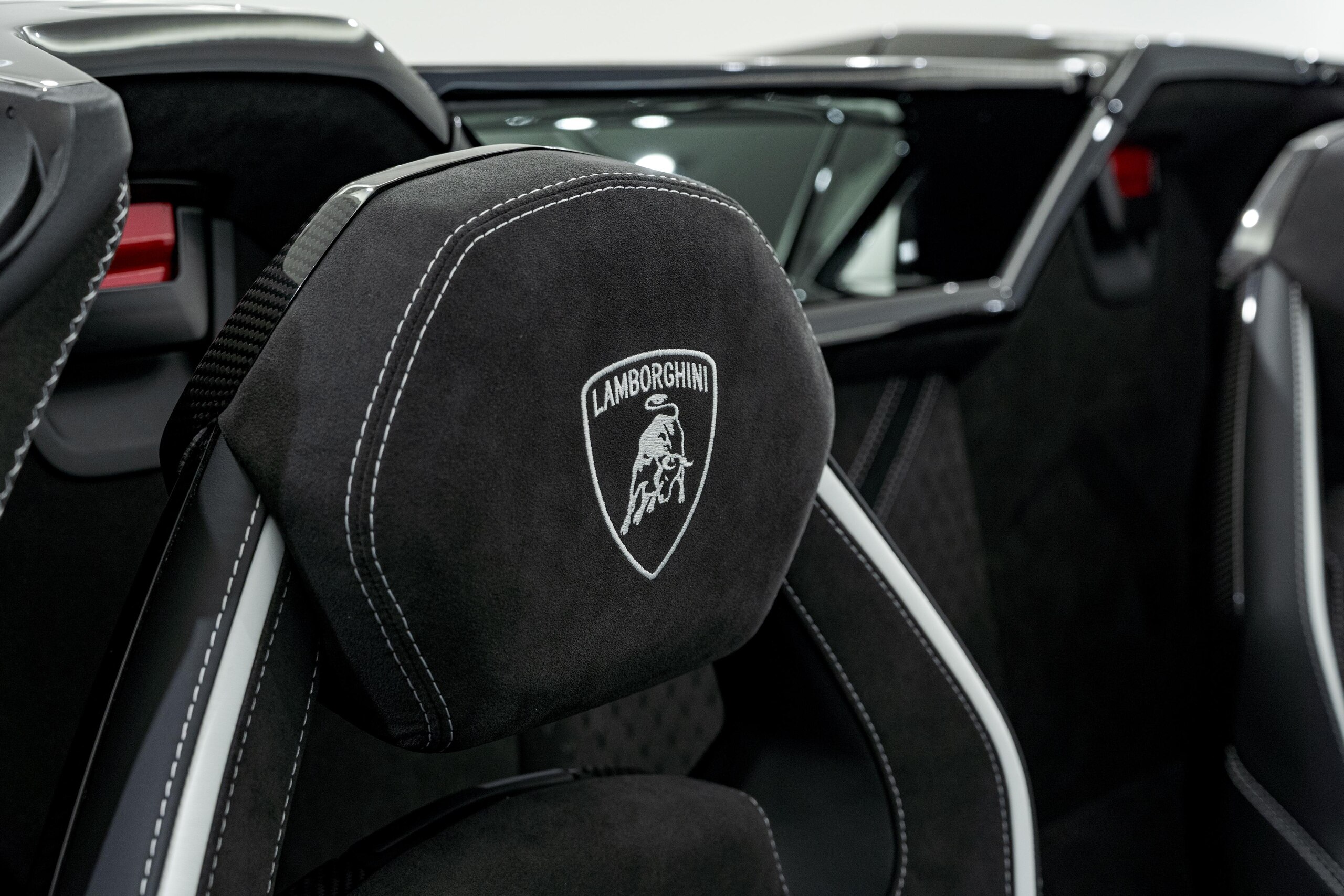 2022 Lamborghini Aventador Roadster LP780-4 Ultimae — Photo 33 / 39