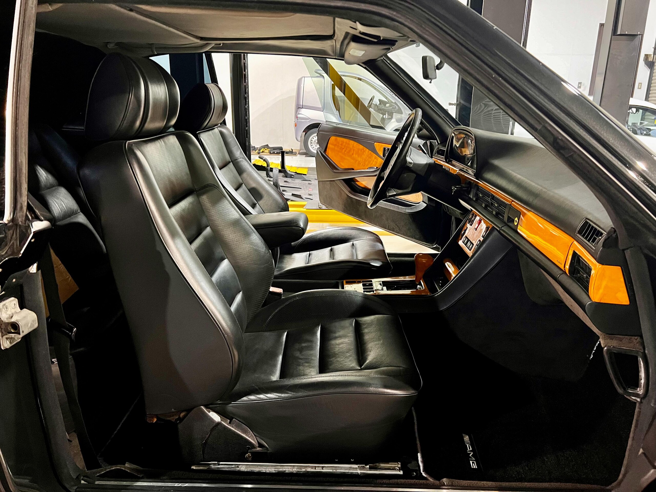 1989 Mercedes Benz 560SEC — Photo 13 / 19
