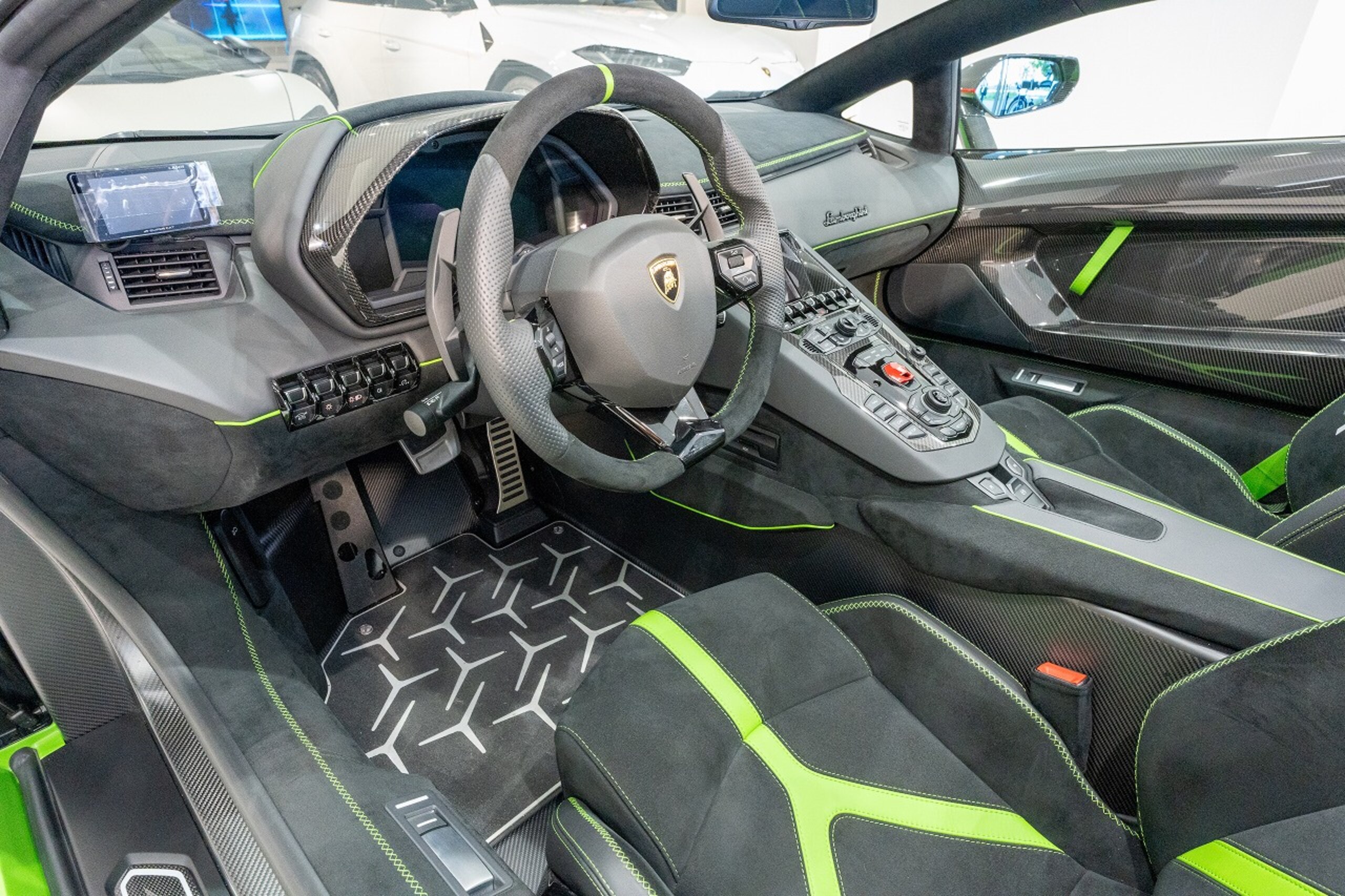 2021 Lamborghini Aventador SVJ Roadster — Photo 7 / 21