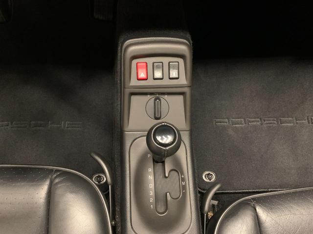 1991 Porsche 911 Carrera 2 — Photo 13 / 17