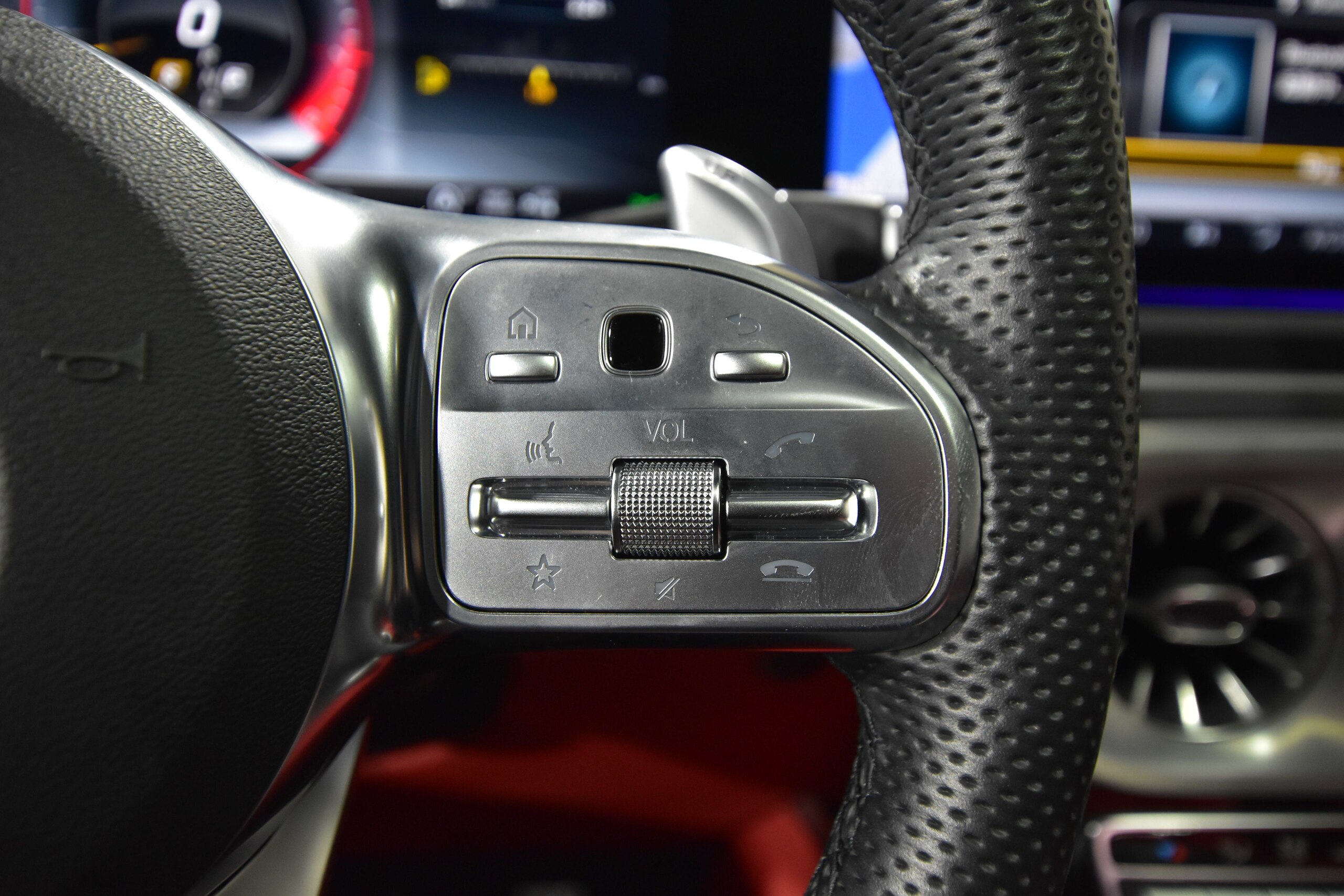 2020 Mercedes Benz G63 AMG — Photo 17 / 32