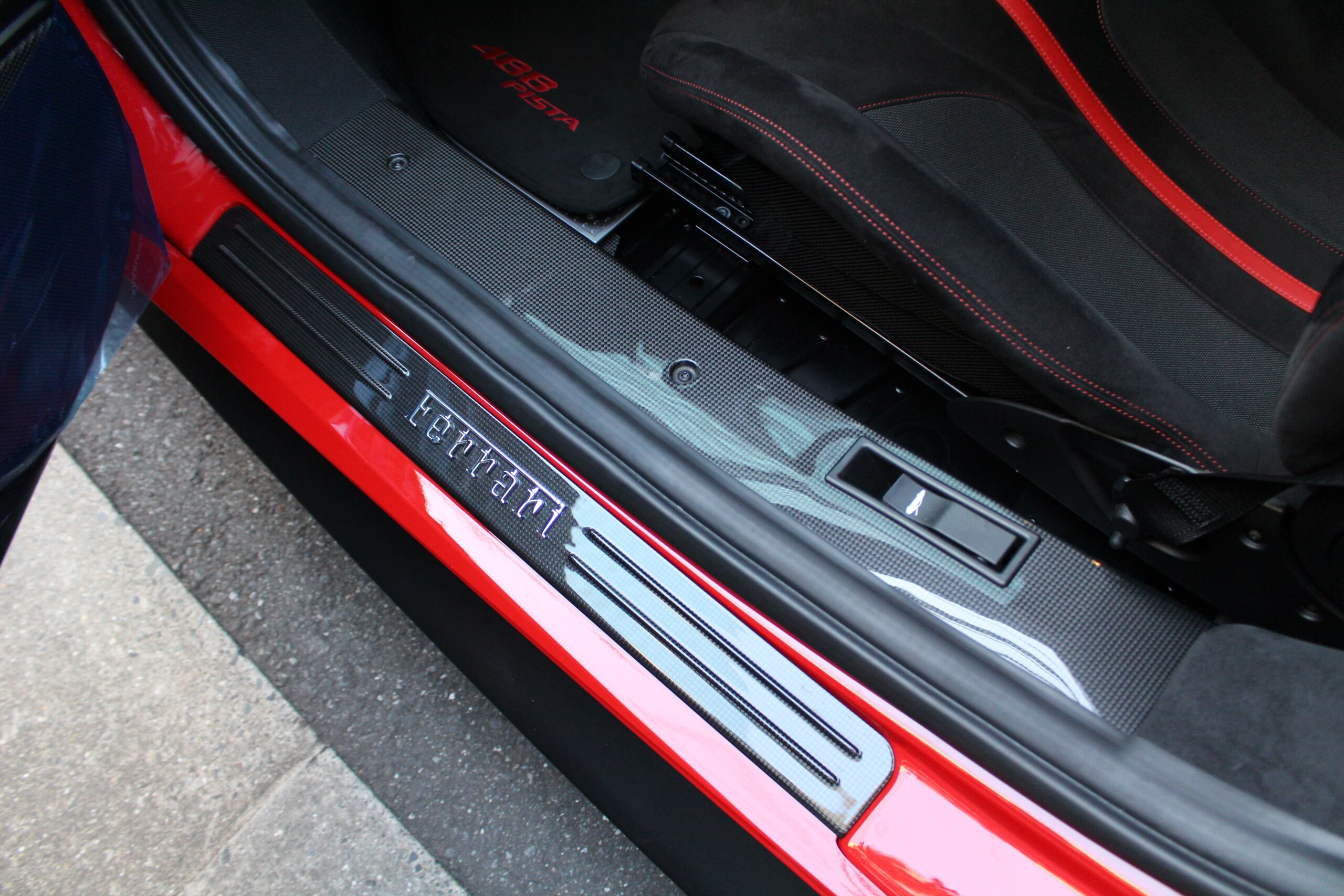 2019 Ferrari 488 Pista — Photo 7 / 14