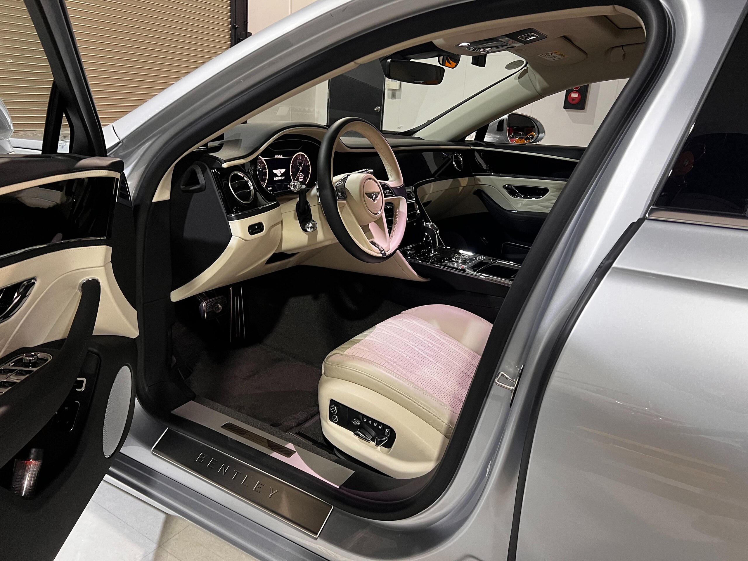 2020 Bentley Flying Spur — Photo 7 / 22