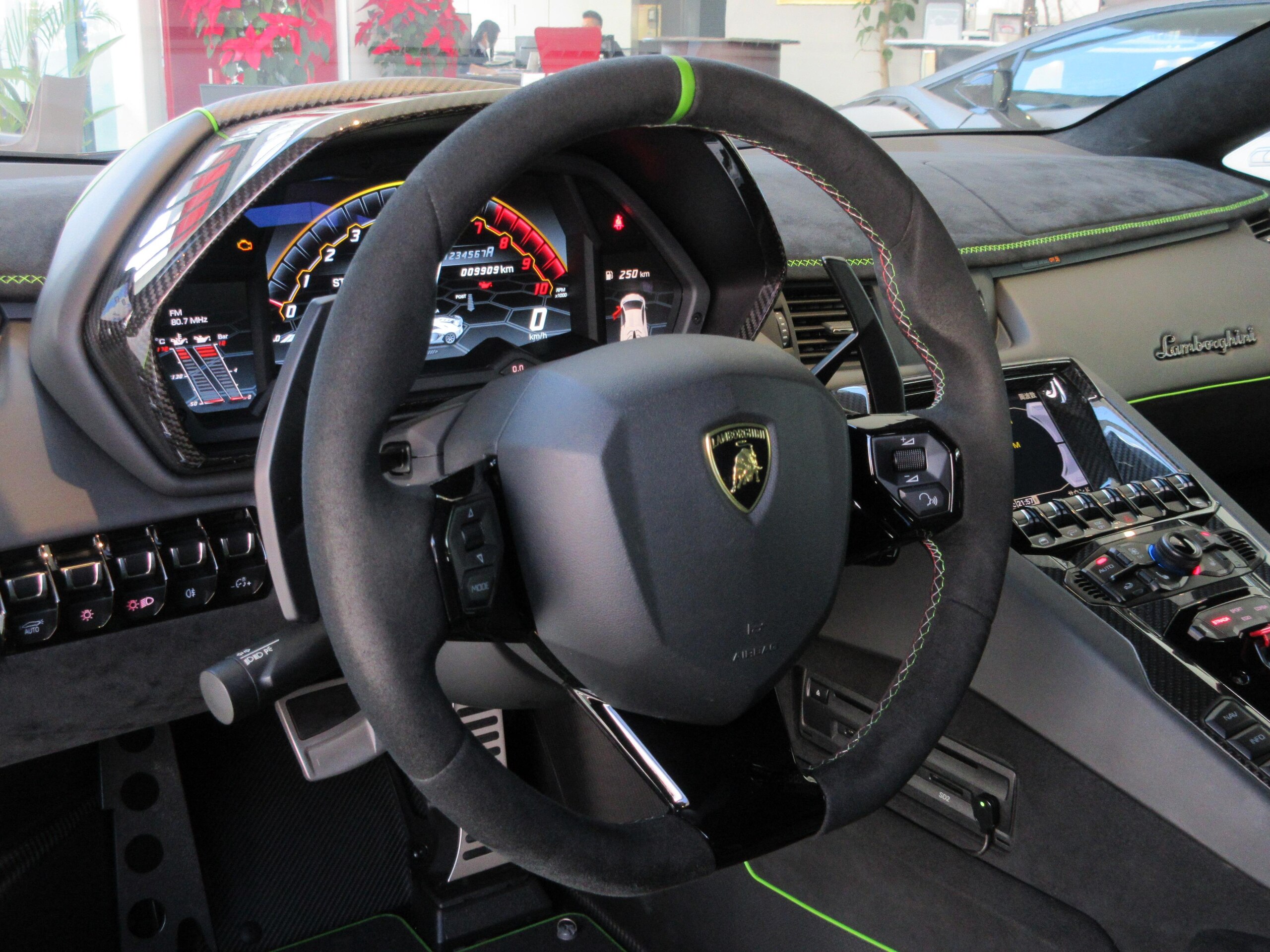 2020 Lamborghini Aventador SVJ — Photo 14 / 25