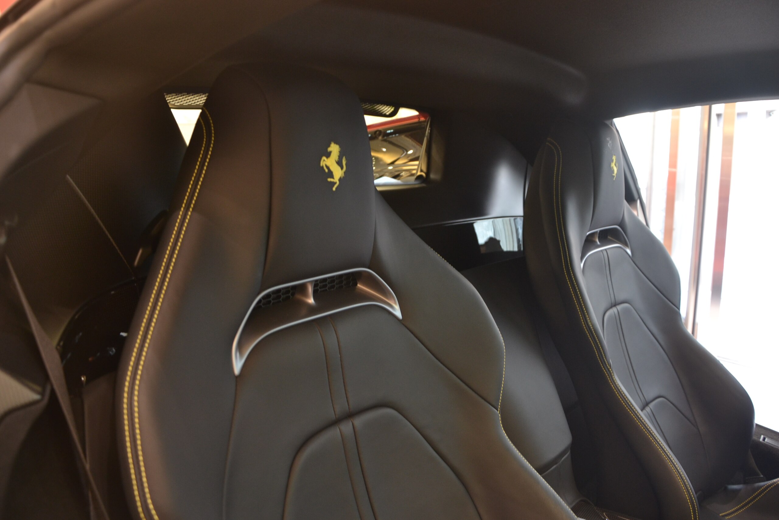 2021 Ferrari SF90 Stradale — Photo 15 / 19