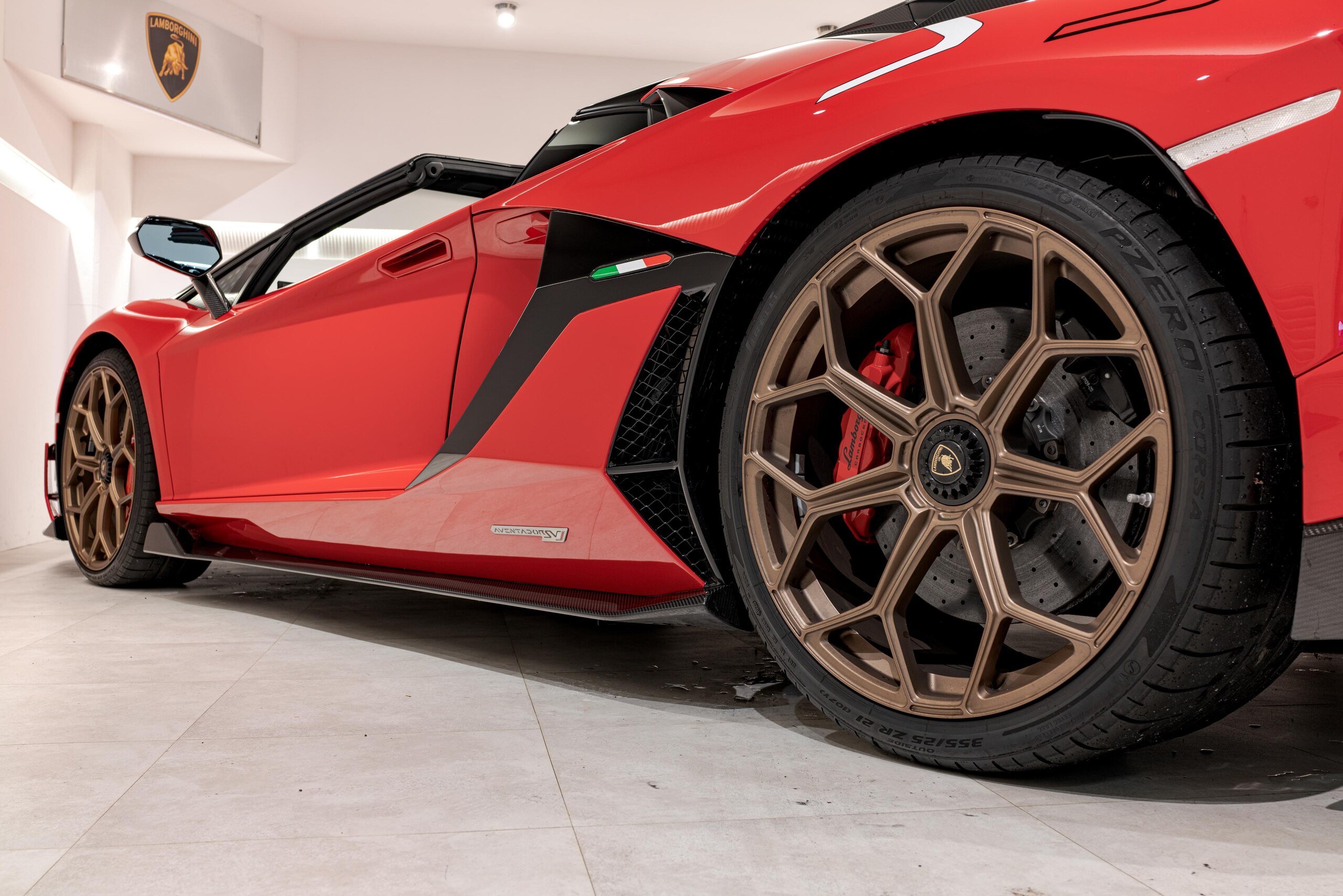 2021 Lamborghini Aventador SVJ Roadster — Photo 21 / 35