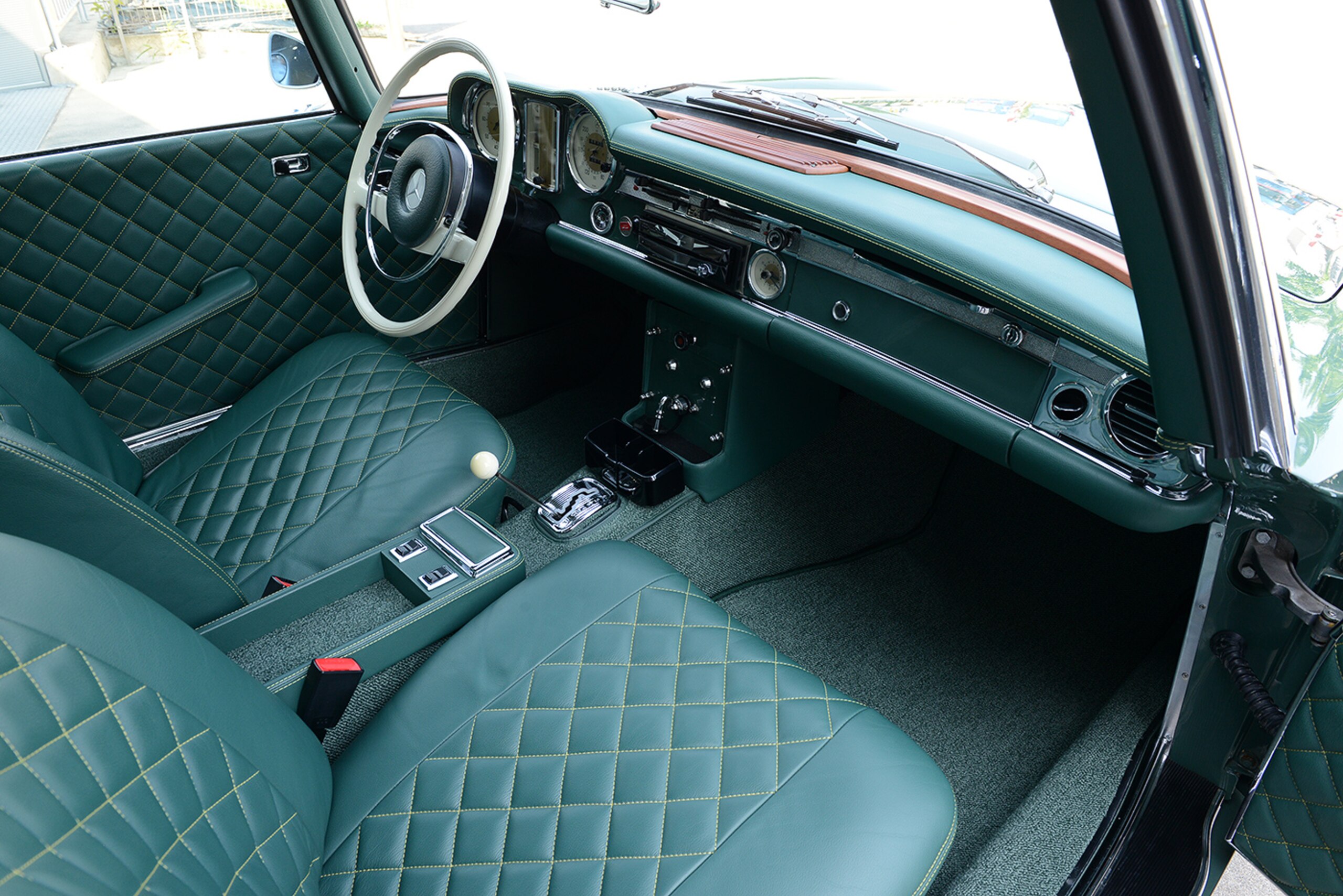 1969 Mercedes Benz 280SL — Photo 14 / 22