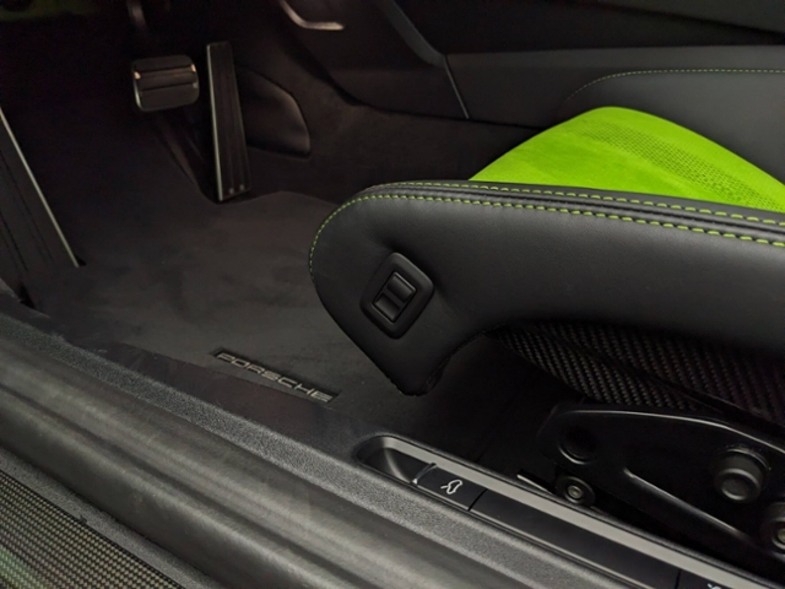 2019 Porsche 911 GT3 RS — Photo 27 / 39
