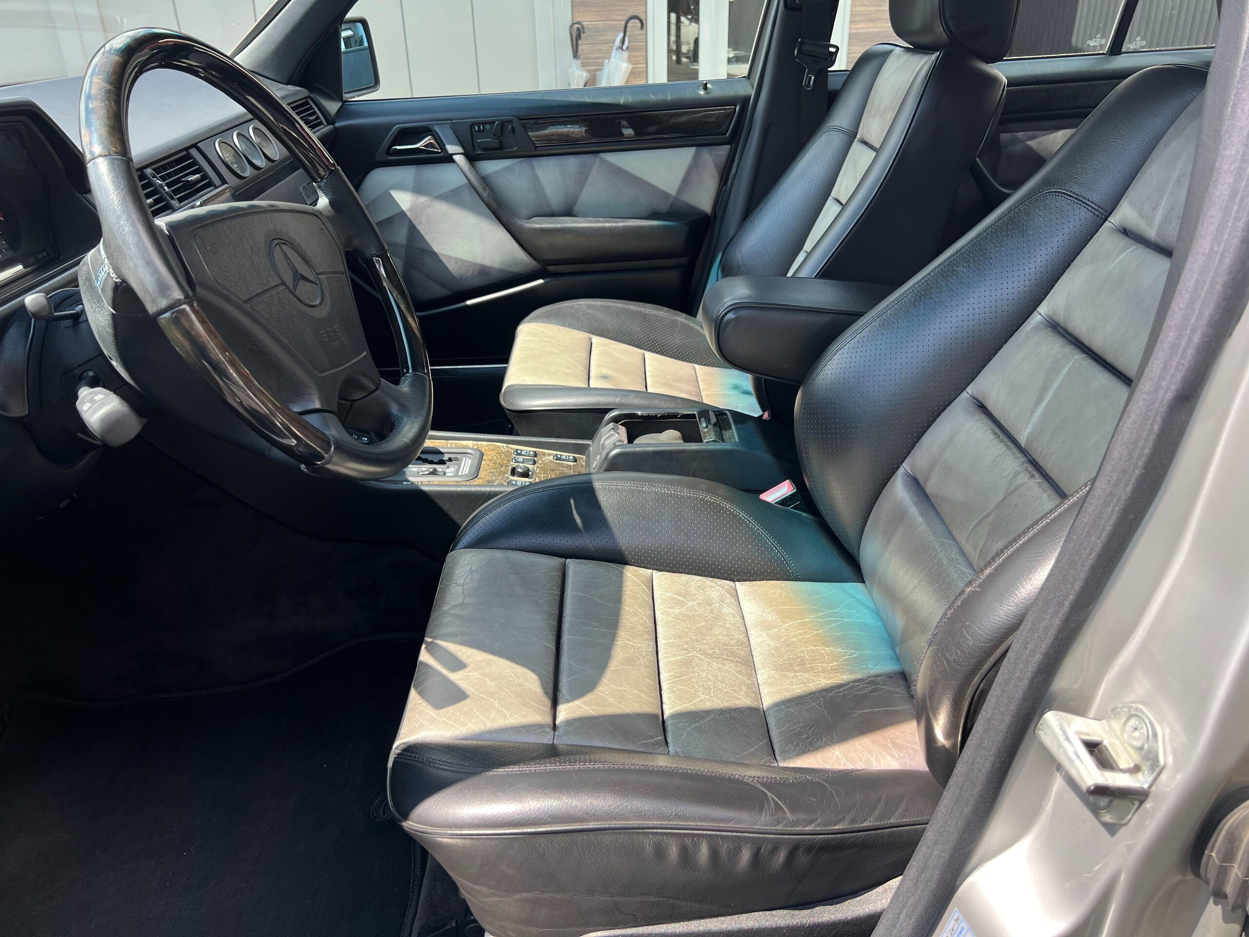 1995 Mercedes Benz E500 Limited — Photo 9 / 18