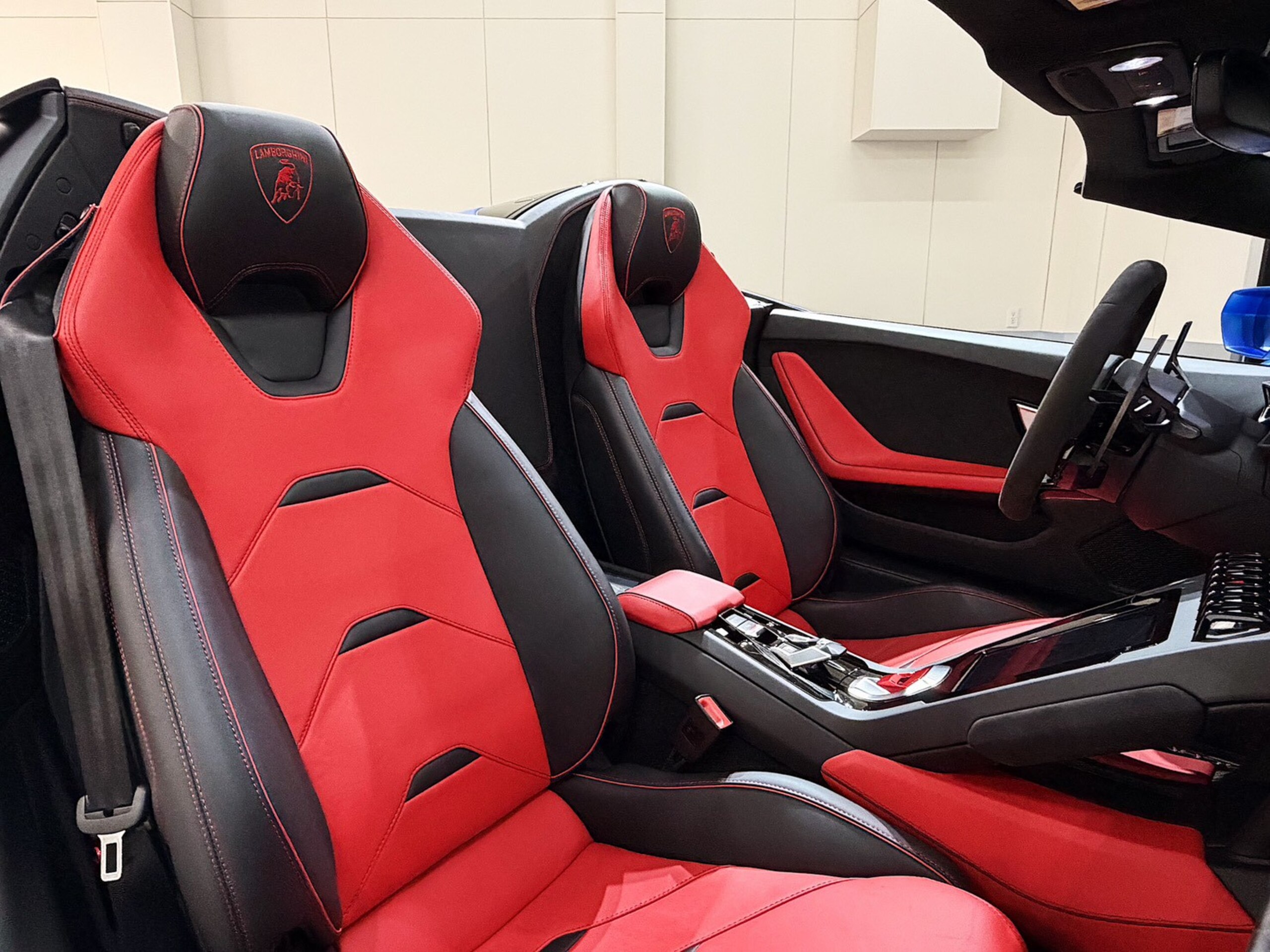 2021 Lamborghini Huracán EVO Spyder — Photo 9 / 20