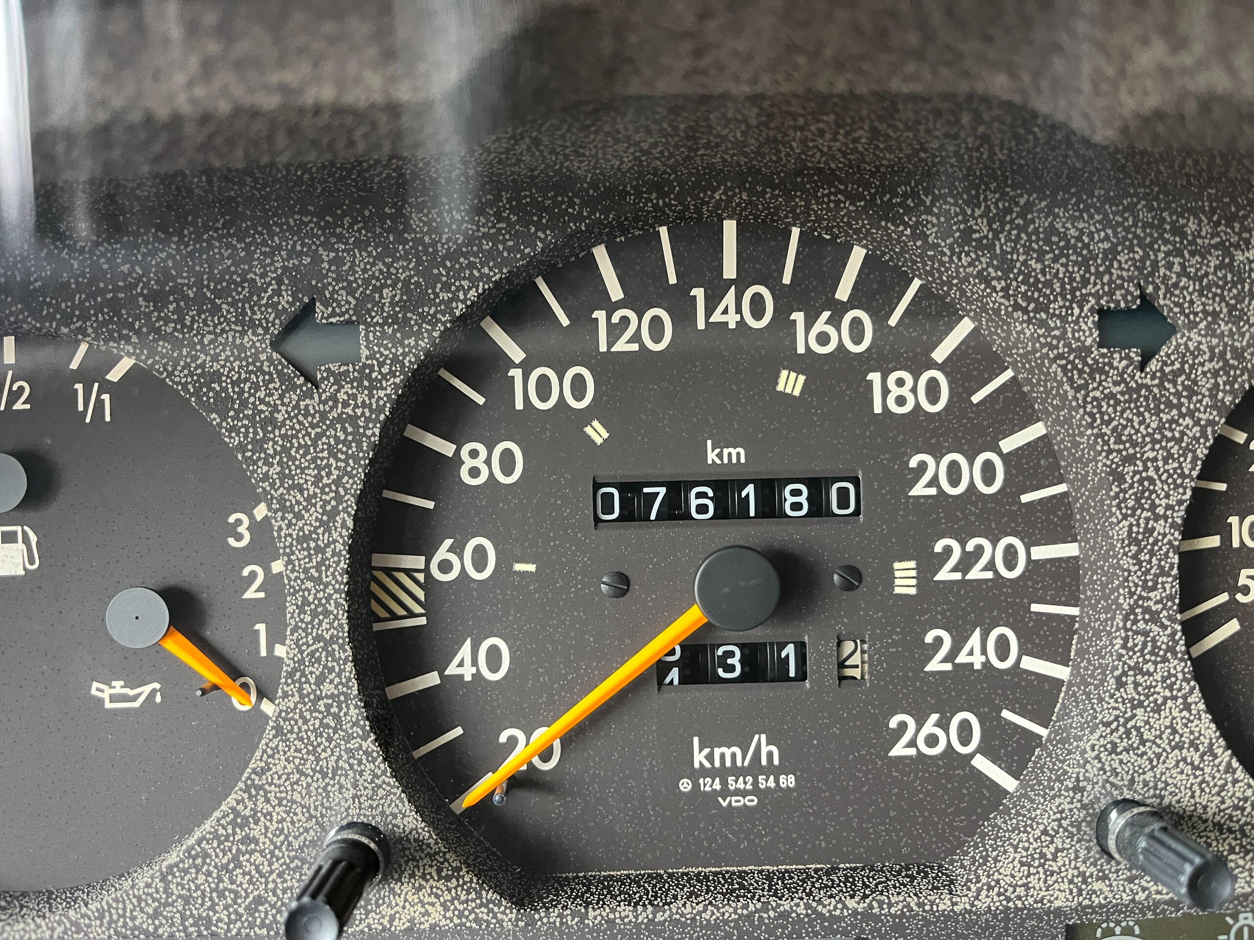 1991 Mercedes Benz 300CE-24 — Photo 8 / 18