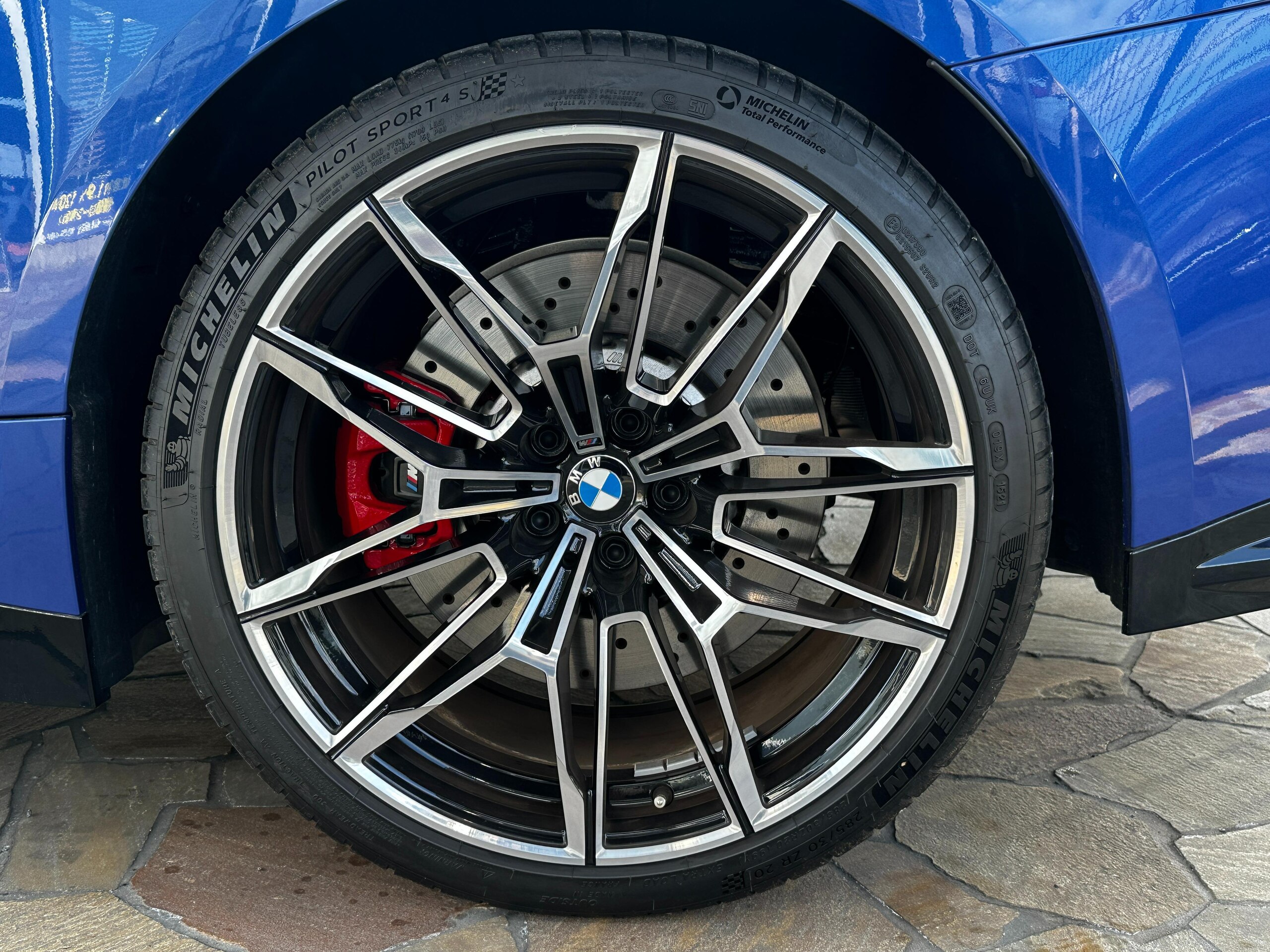 2021 BMW M4 — Photo 15 / 40