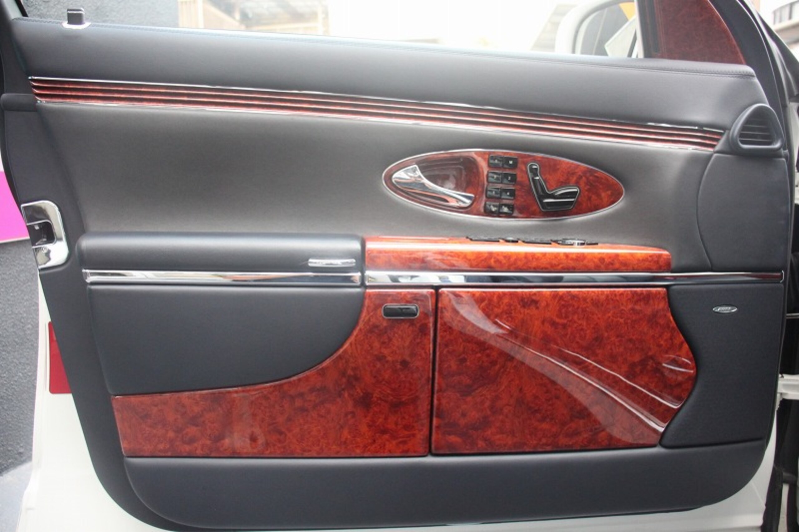 2005 Mercedes Benz Maybach 57 — Photo 7 / 33
