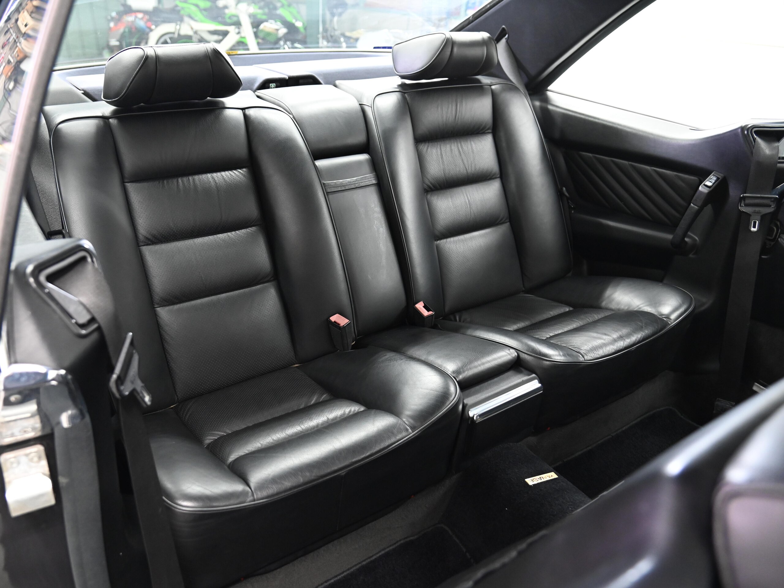 1991 Mercedes Benz 560SEC — Photo 17 / 21