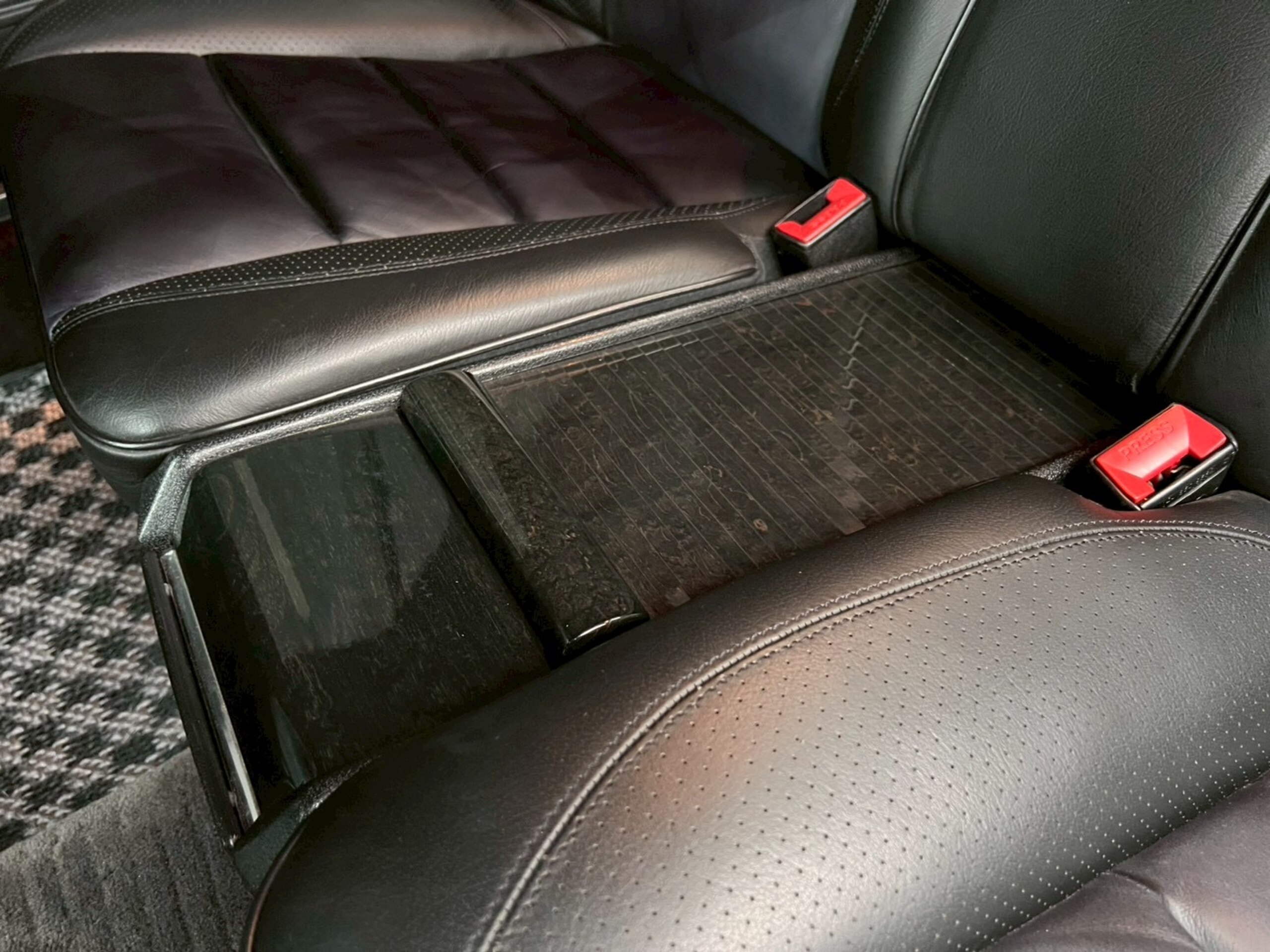 1995 Mercedes Benz E60 AMG — Photo 52 / 74