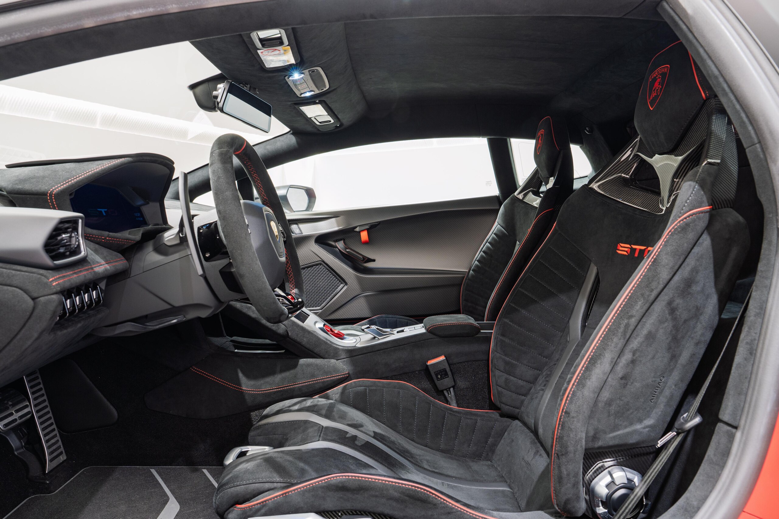 2022 Lamborghini Huracán STO — Photo 22 / 28