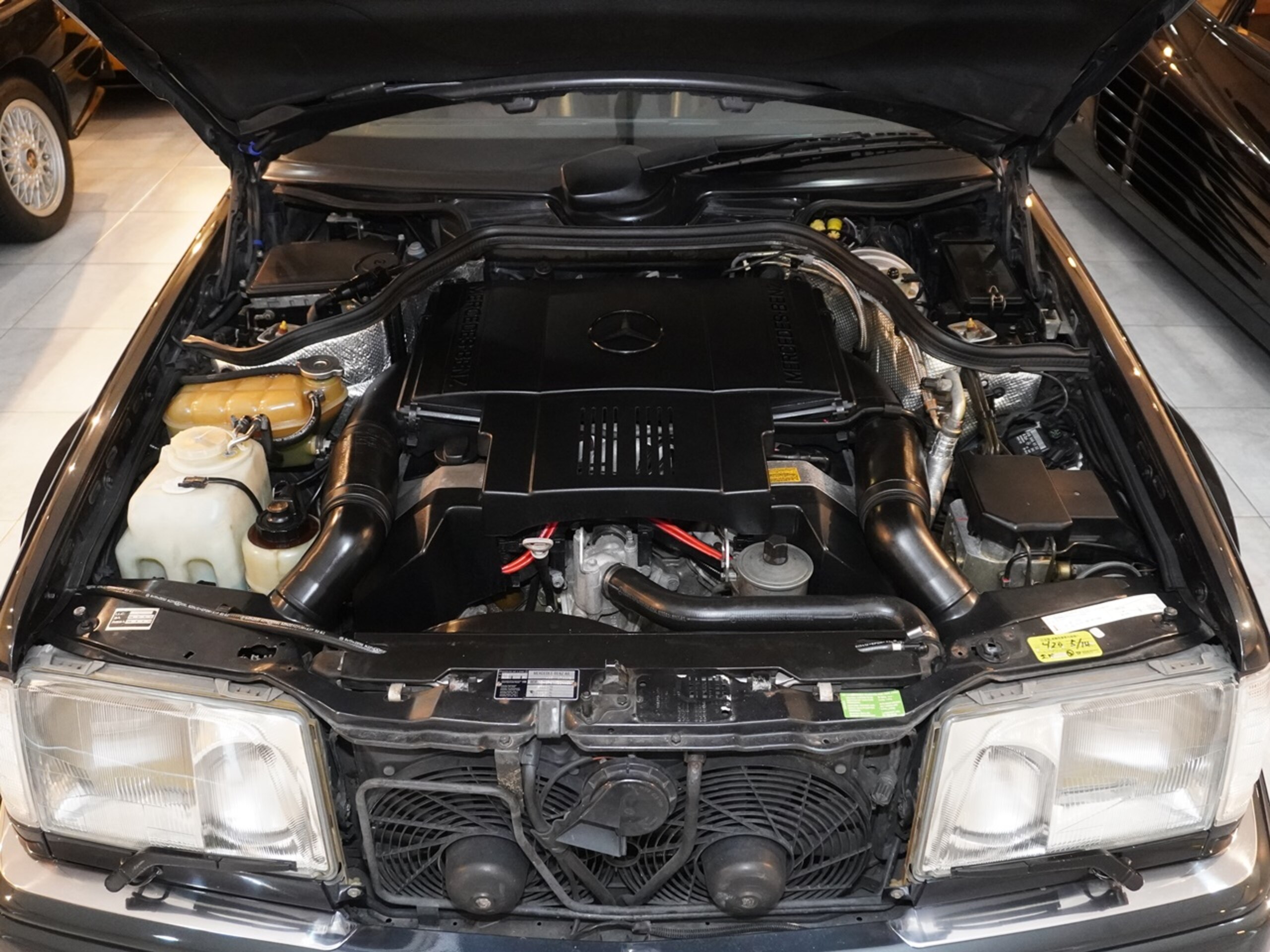 1994 Mercedes Benz E500 Limited — Photo 17 / 18