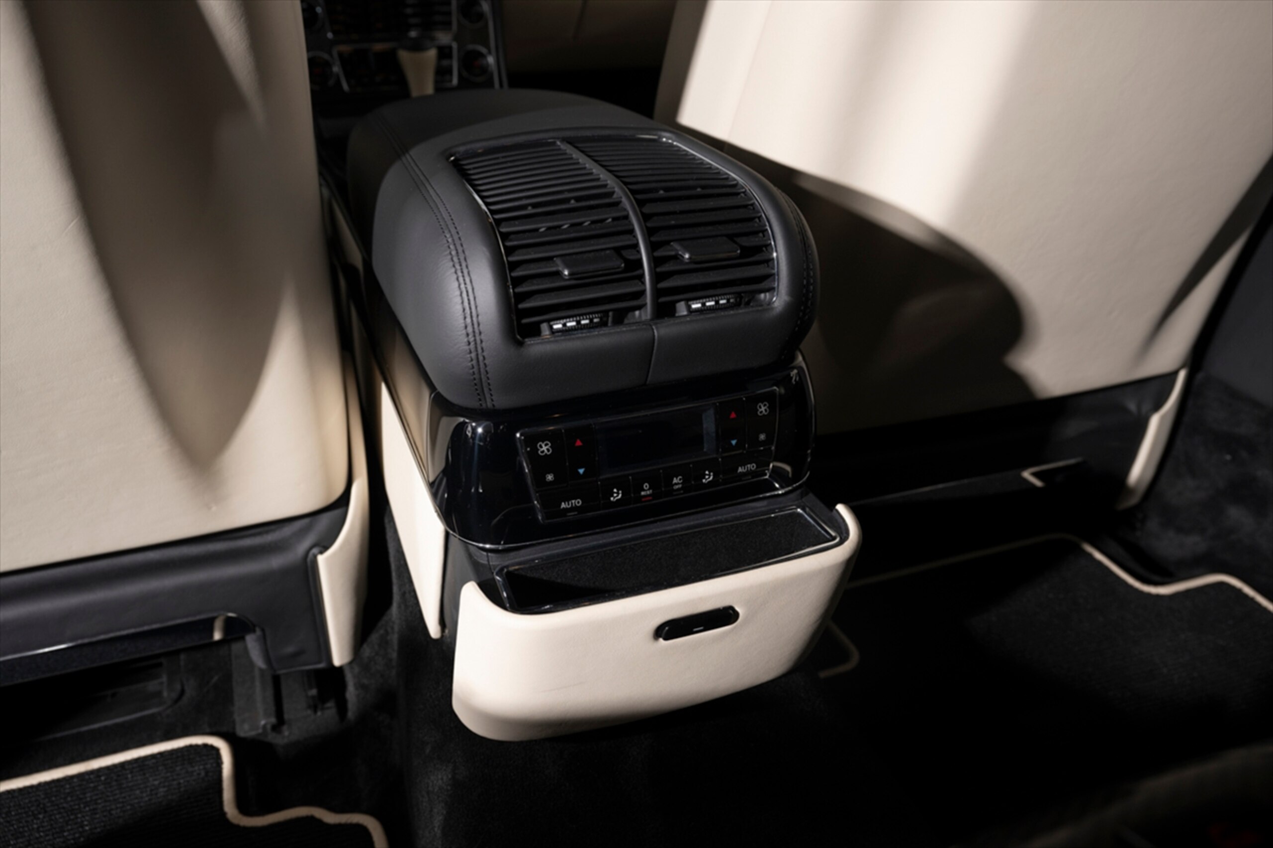 2006 Mercedes Benz Maybach 57S — Photo 16 / 23