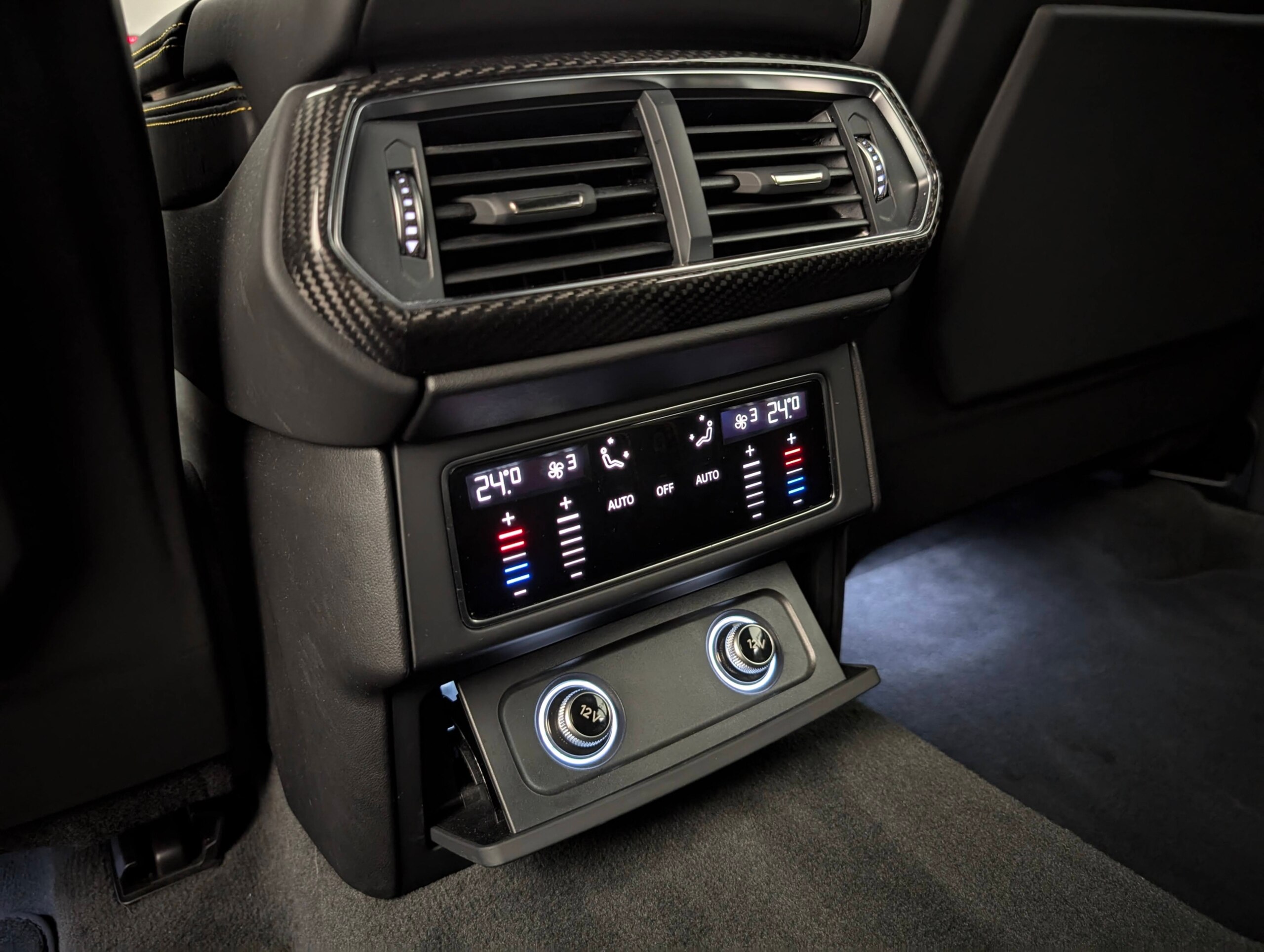 2019 Lamborghini Urus — Photo 16 / 21
