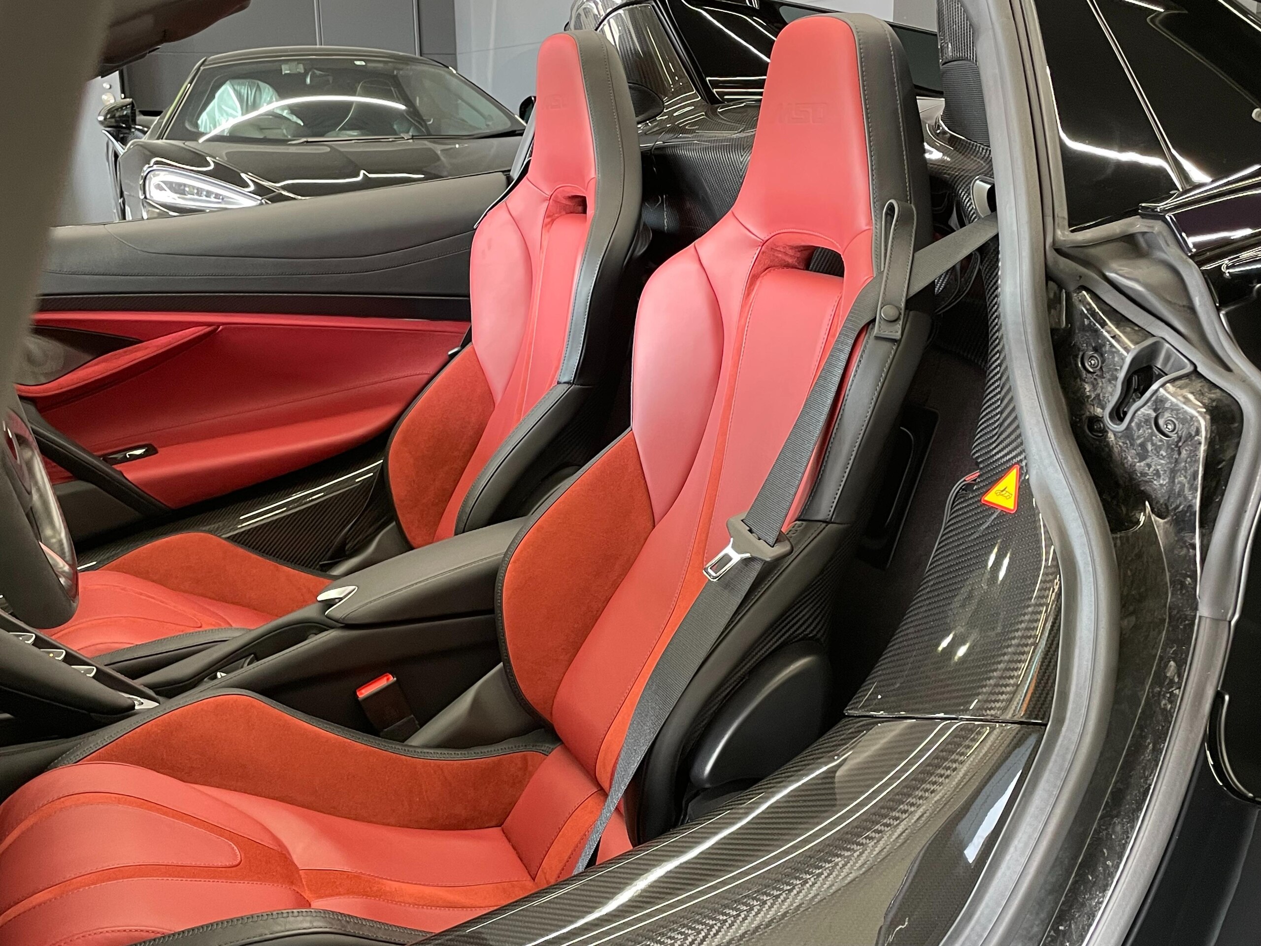 2024 McLaren 750S Spider — Photo 11 / 18