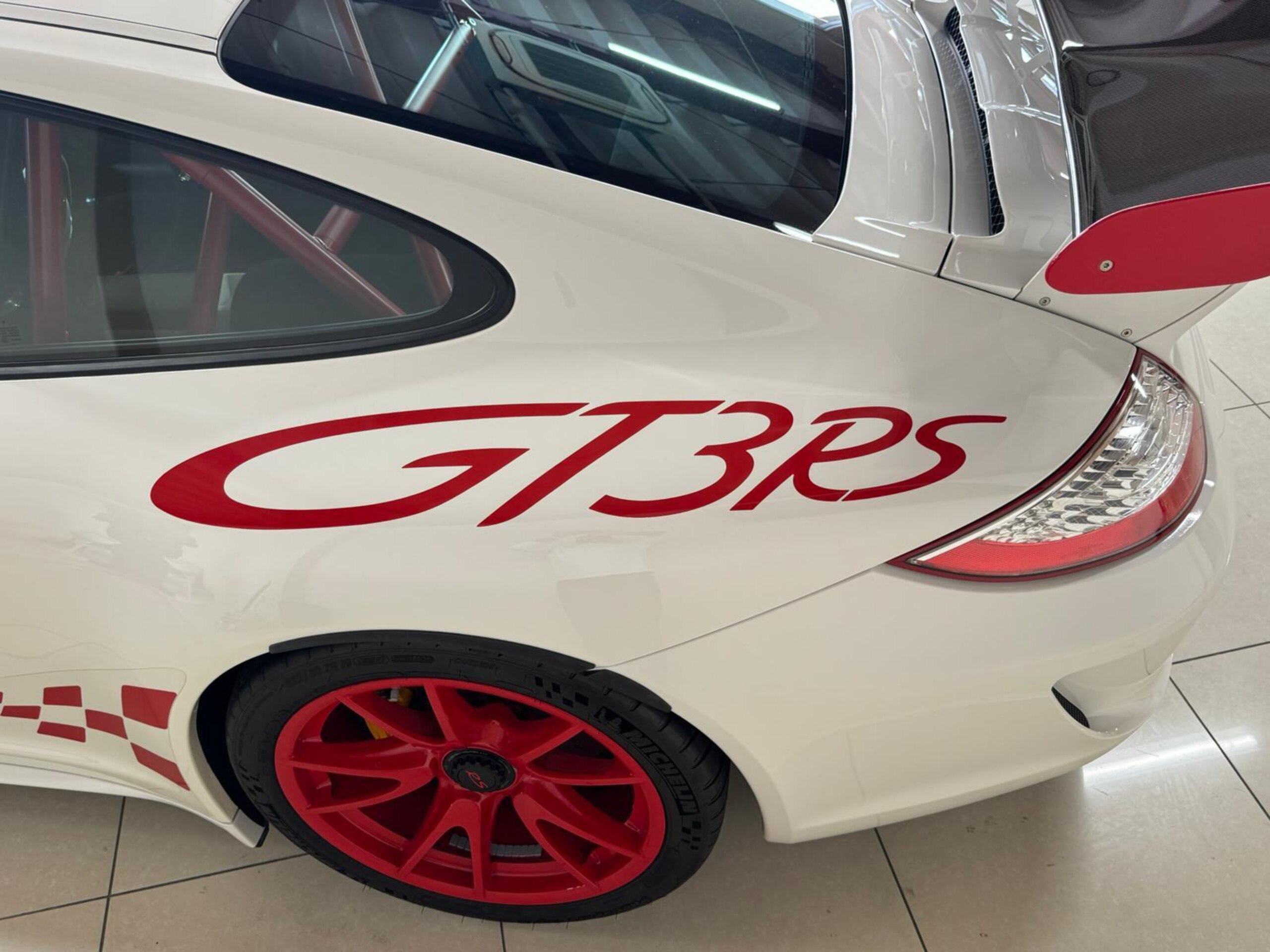 2011 Porsche 911 GT3 RS — Photo 19 / 40