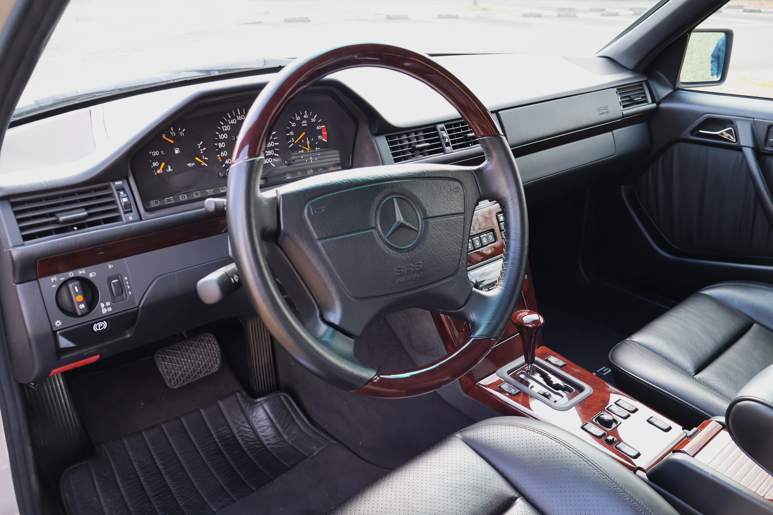 1995 Mercedes Benz E60 AMG — Photo 8 / 20