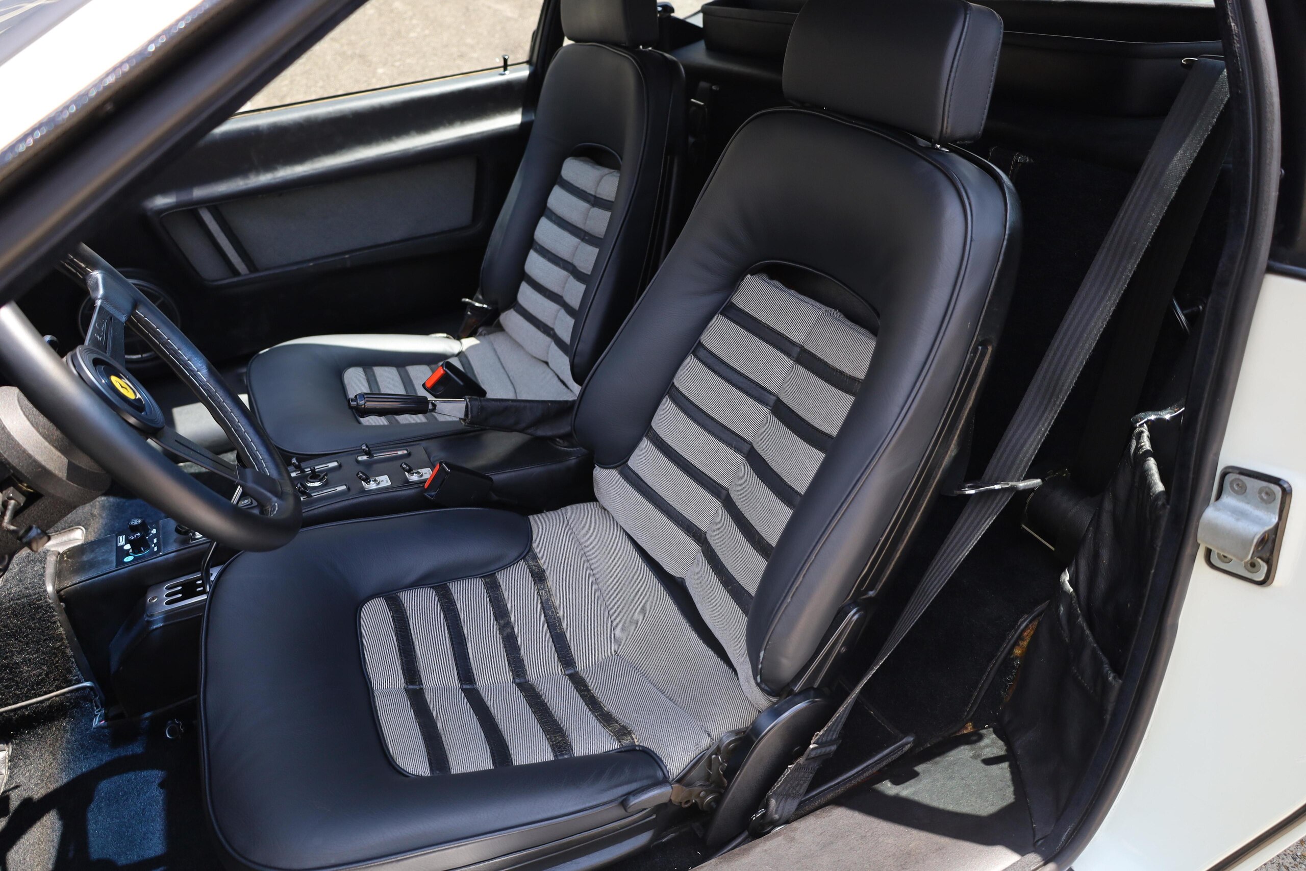 1981 Ferrari 512 BBi — Photo 12 / 21