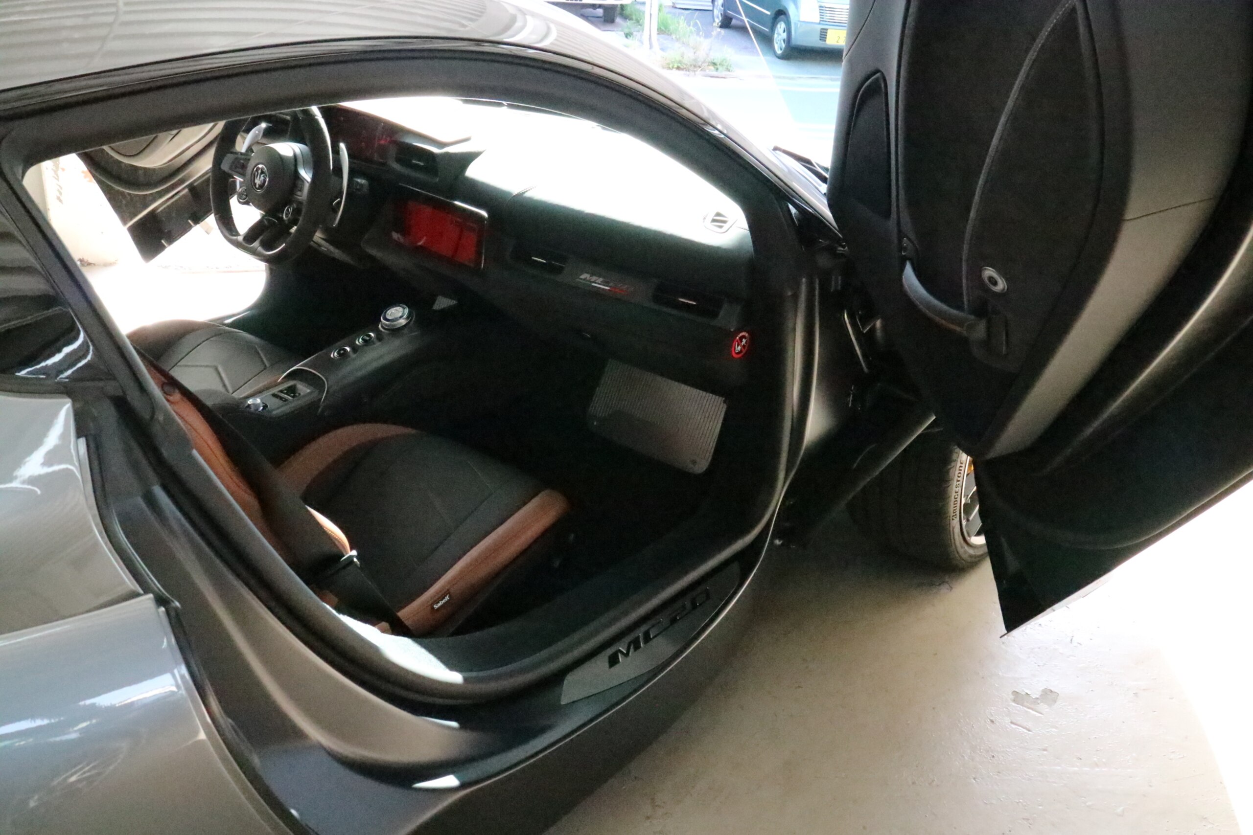 2022 Maserati MC20 — Photo 14 / 32