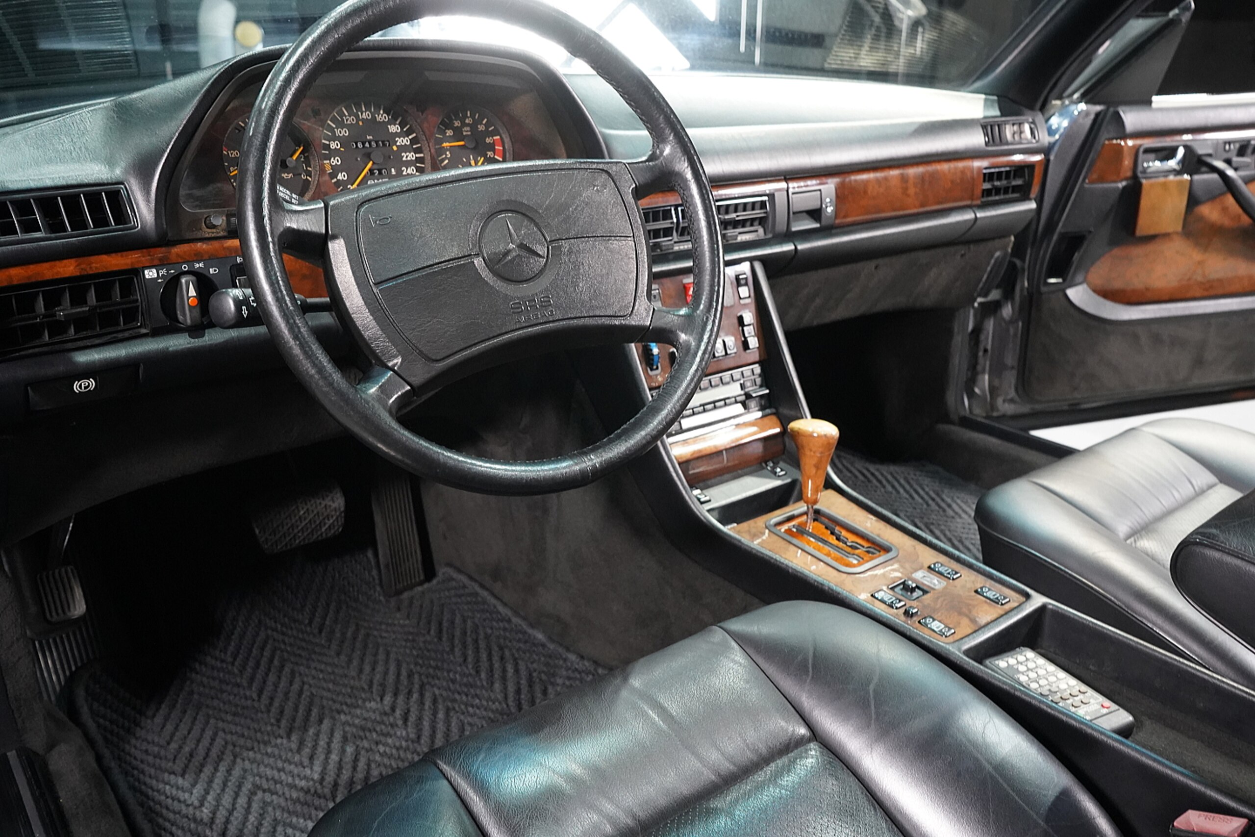 1989 Mercedes Benz 560SEC — Photo 11 / 23