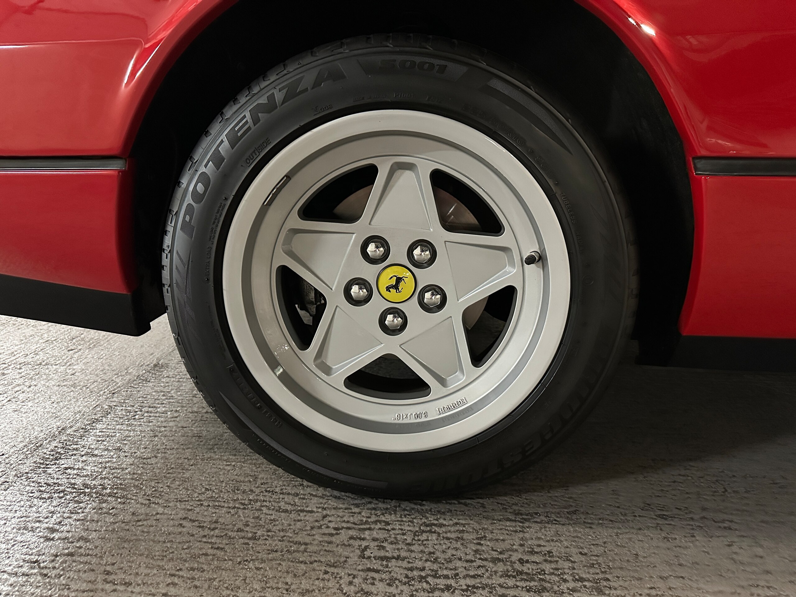 1986 Ferrari 328 GTB — Photo 18 / 19