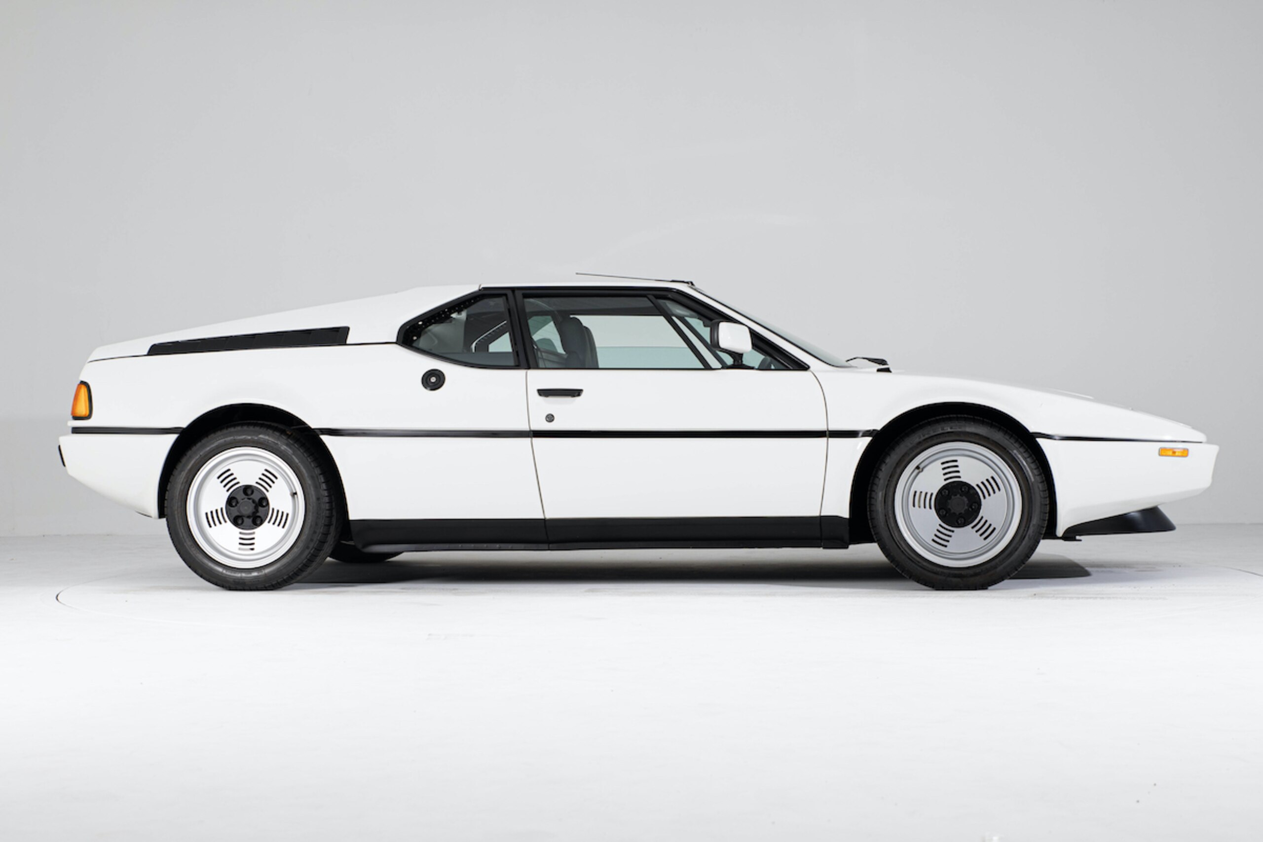1981 BMW M1 — Photo 8 / 33