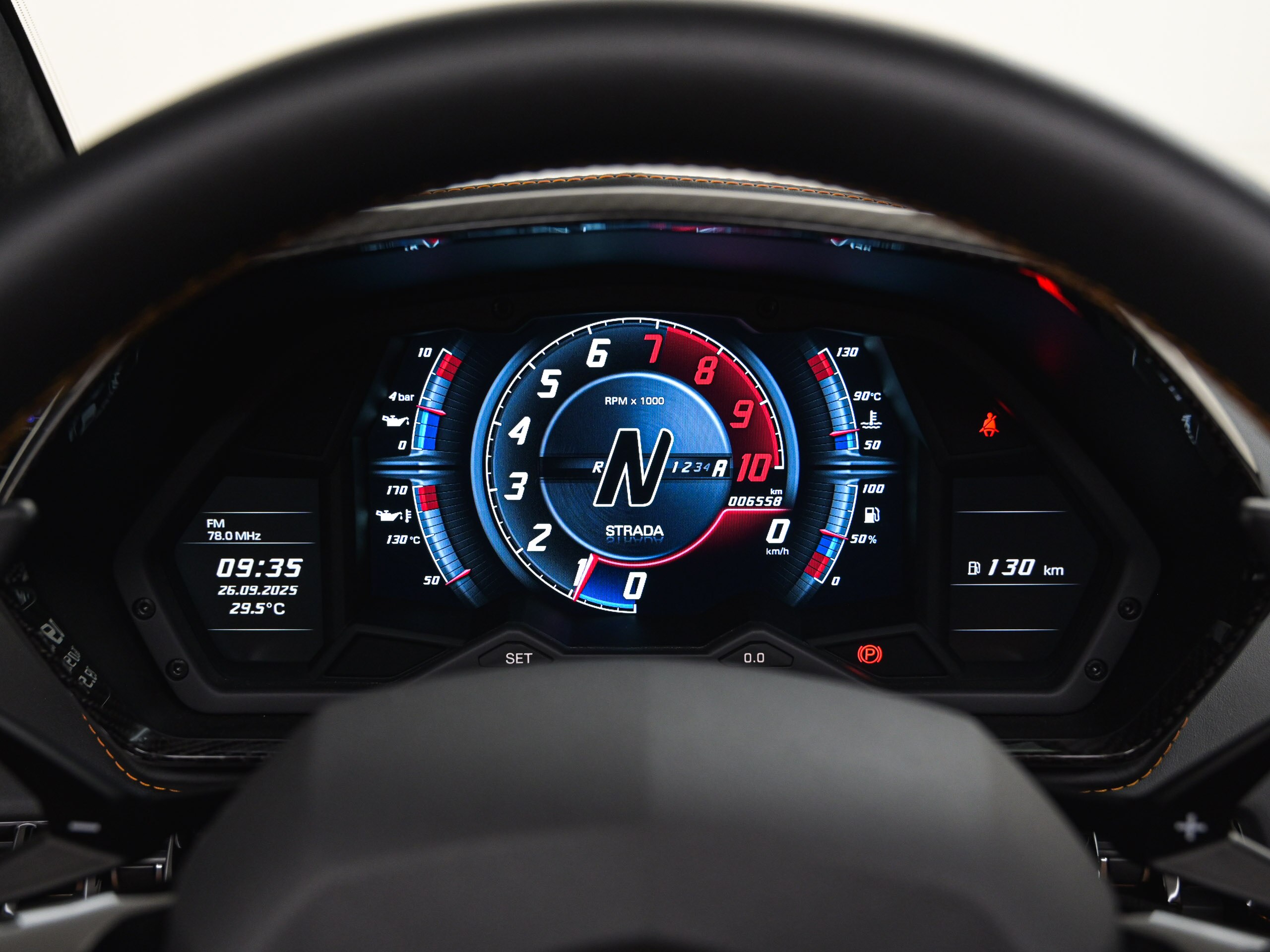 2018 Lamborghini Aventador Roadster S — Photo 18 / 24