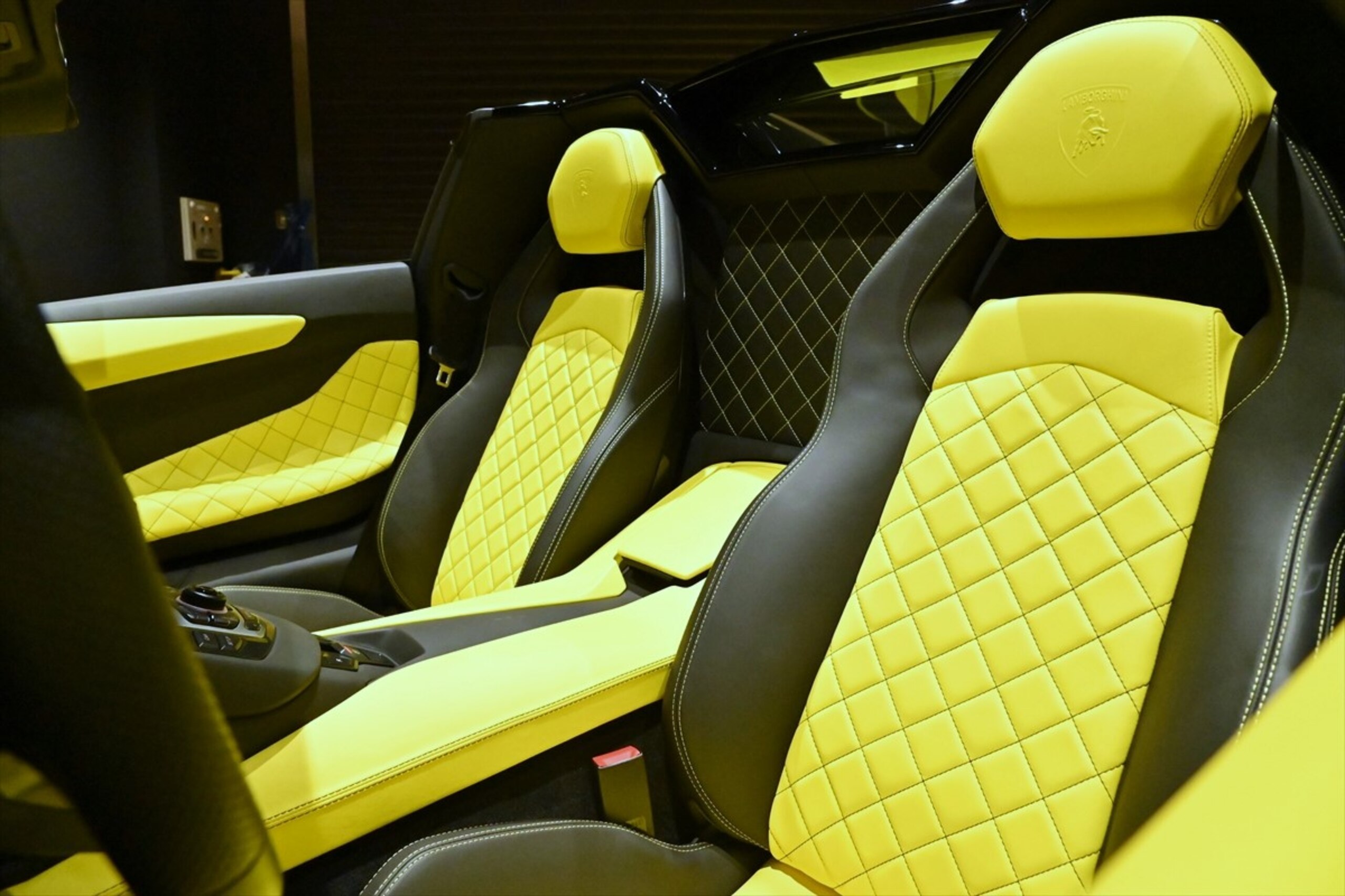 2014 Lamborghini Aventador Roadster LP720-4 — Photo 9 / 22