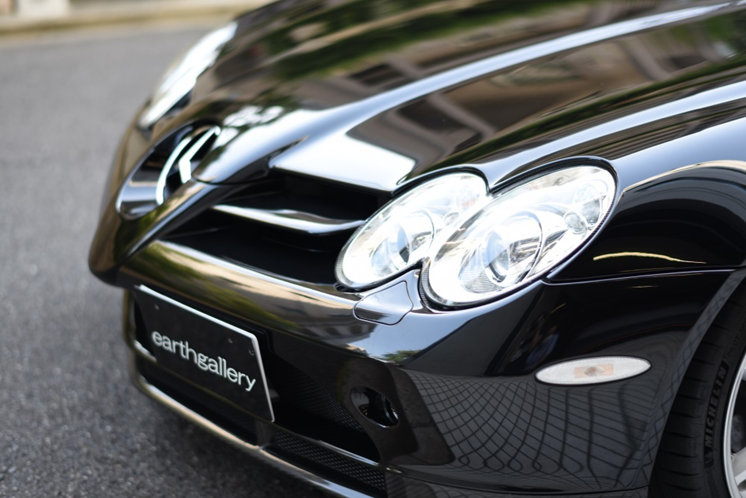 2006 Mercedes Benz SLR McLaren carbon fiber body construction for sale in Japan