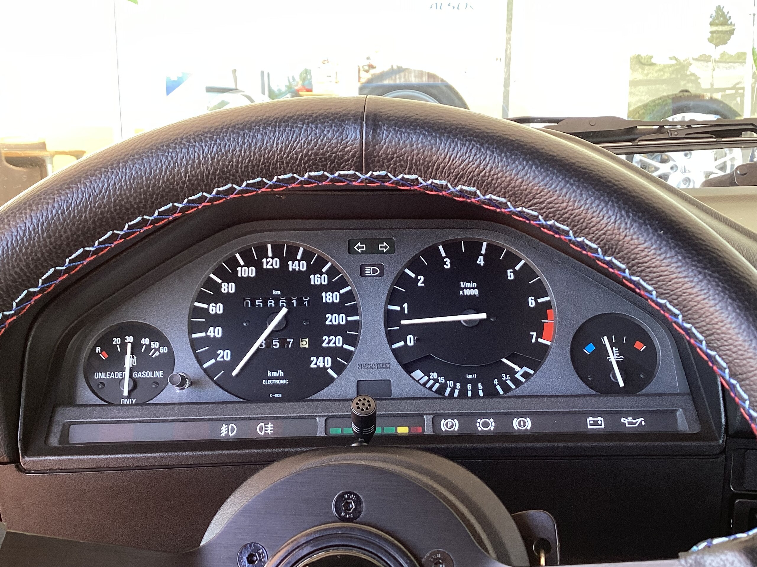 1990 BMW 325i Coupe — Photo 11 / 18