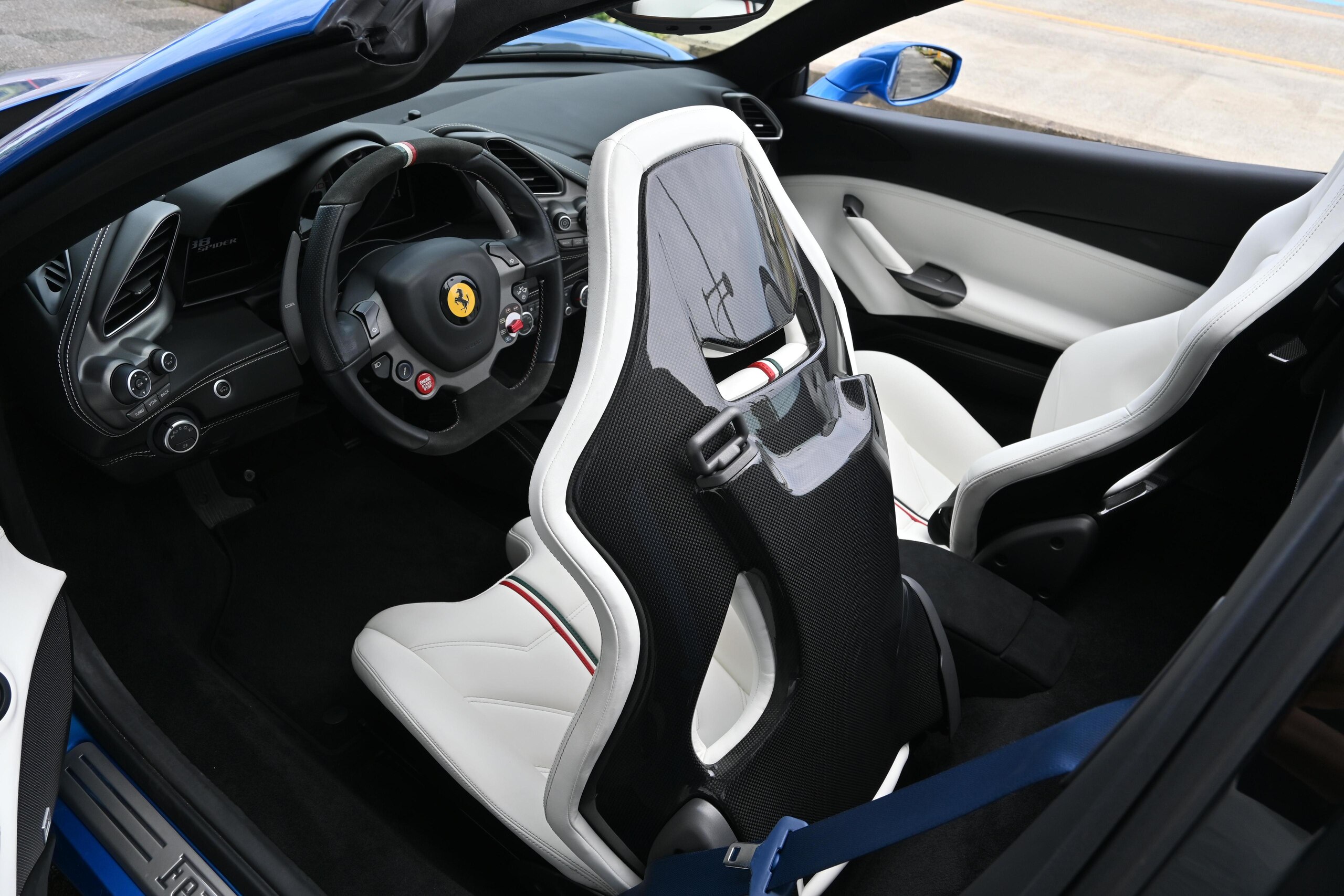 2016 Ferrari 488 Spider — Photo 10 / 20