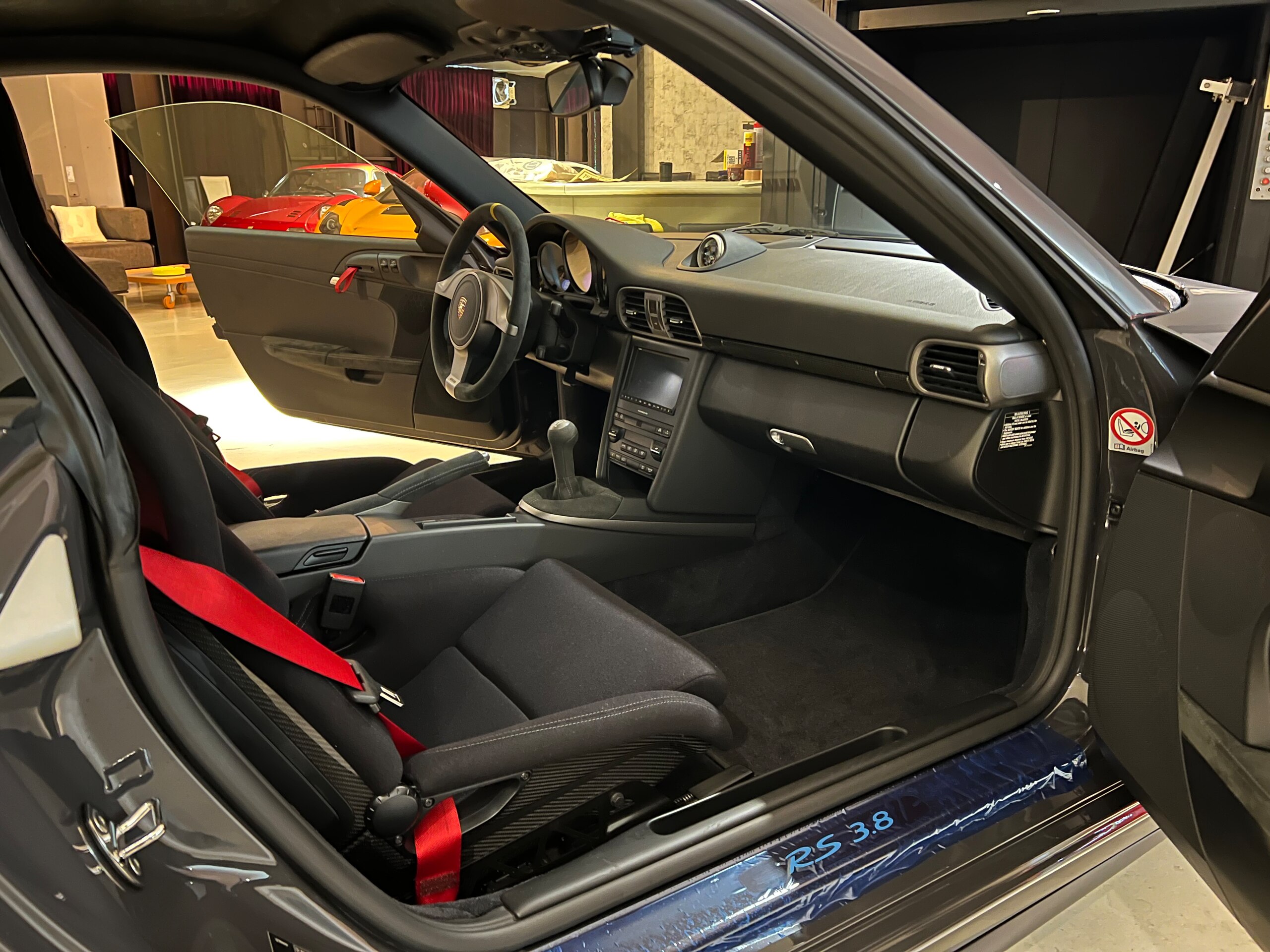 2010 Porsche 911 GT3 RS — Photo 14 / 35