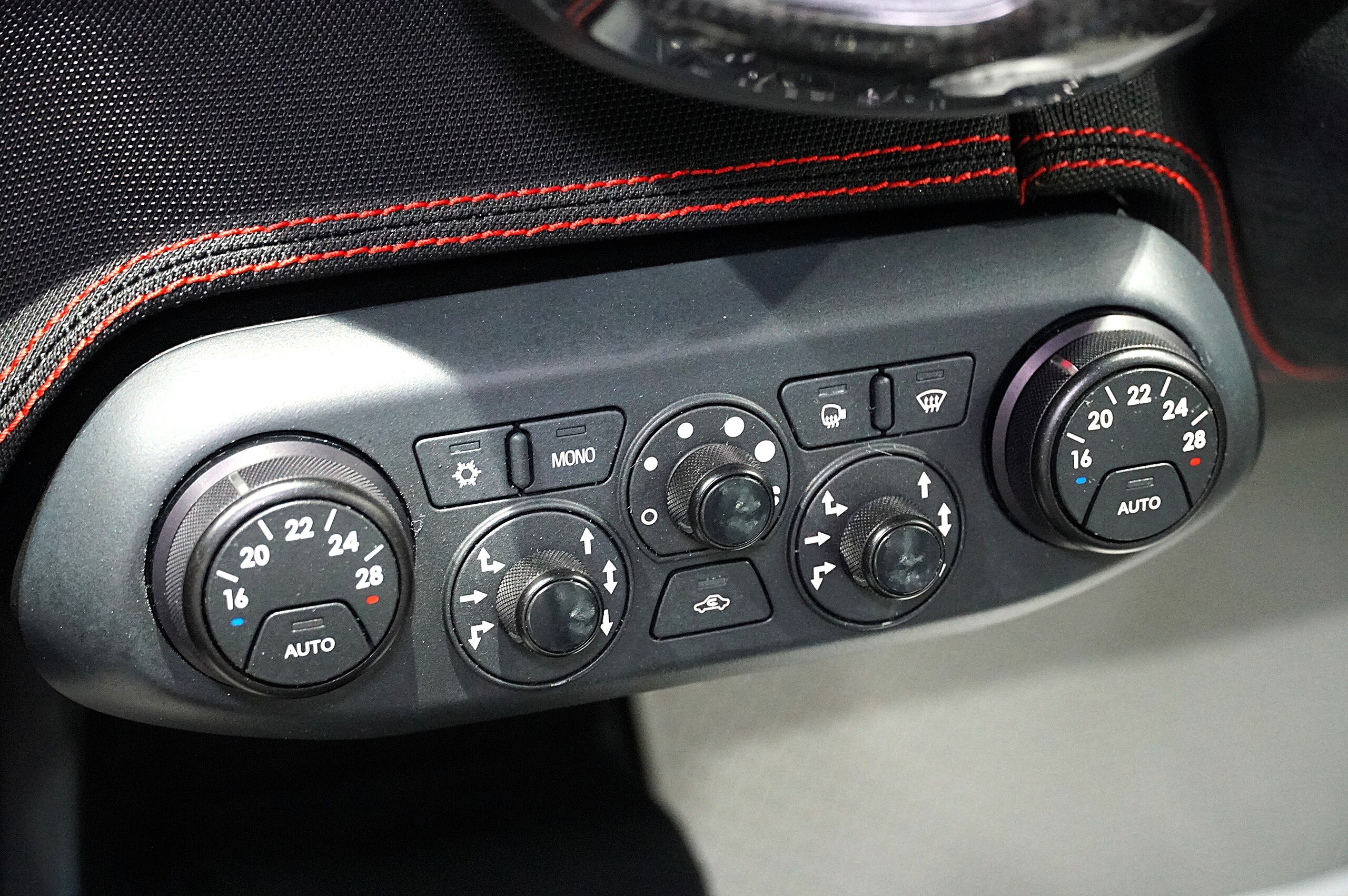 2015 Ferrari 458 Speciale — Photo 17 / 45