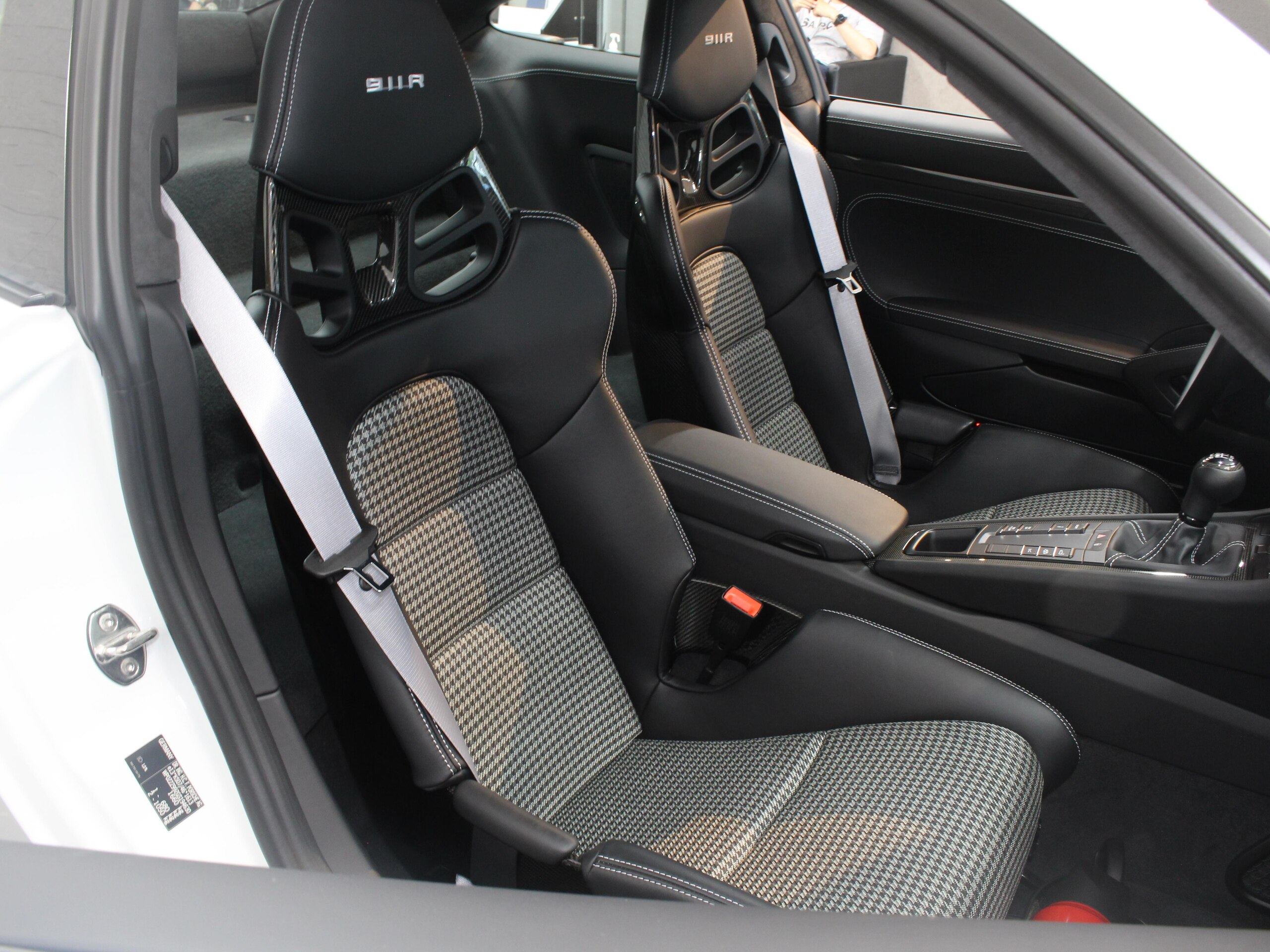 2016 Porsche 911 R — Photo 21 / 29