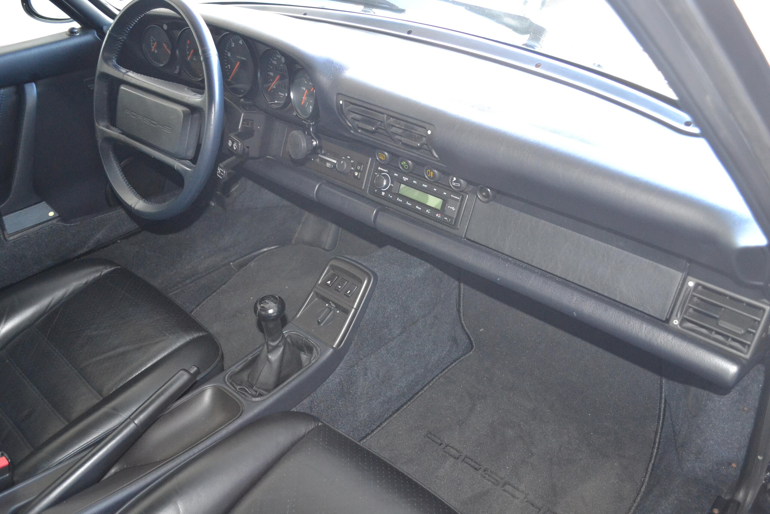 1990 Porsche 911 Carrera 2 — Photo 13 / 18