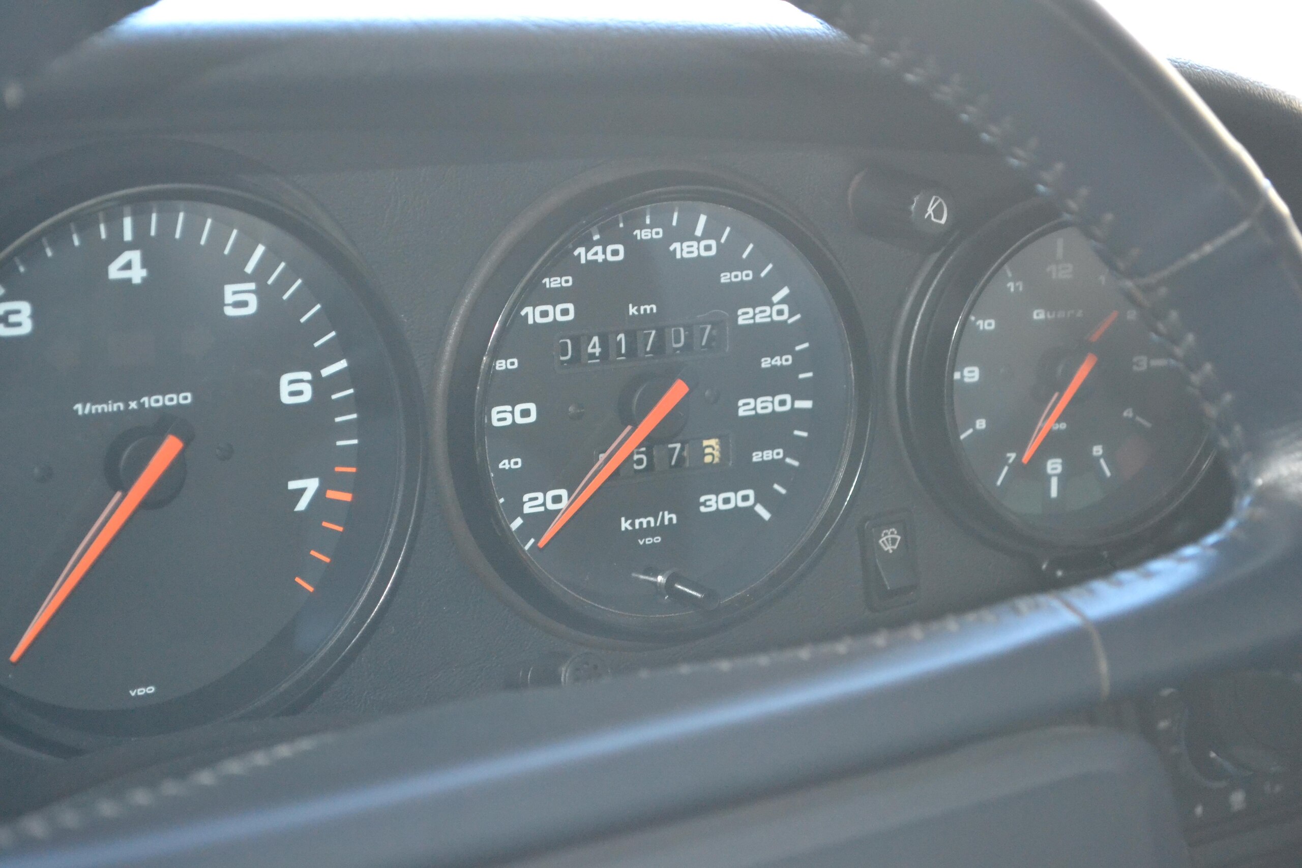 1990 Porsche 911 Carrera 2 — Photo 11 / 18