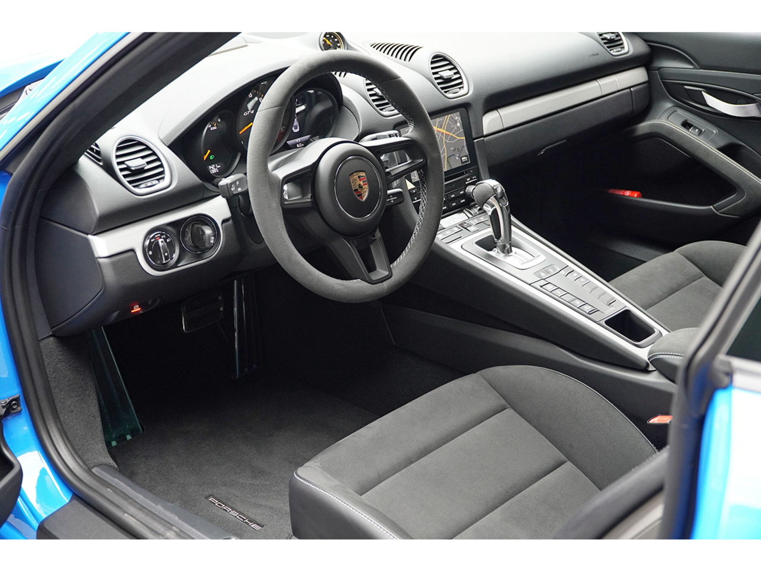 2023 Porsche 718 Cayman GT4 — Photo 12 / 18