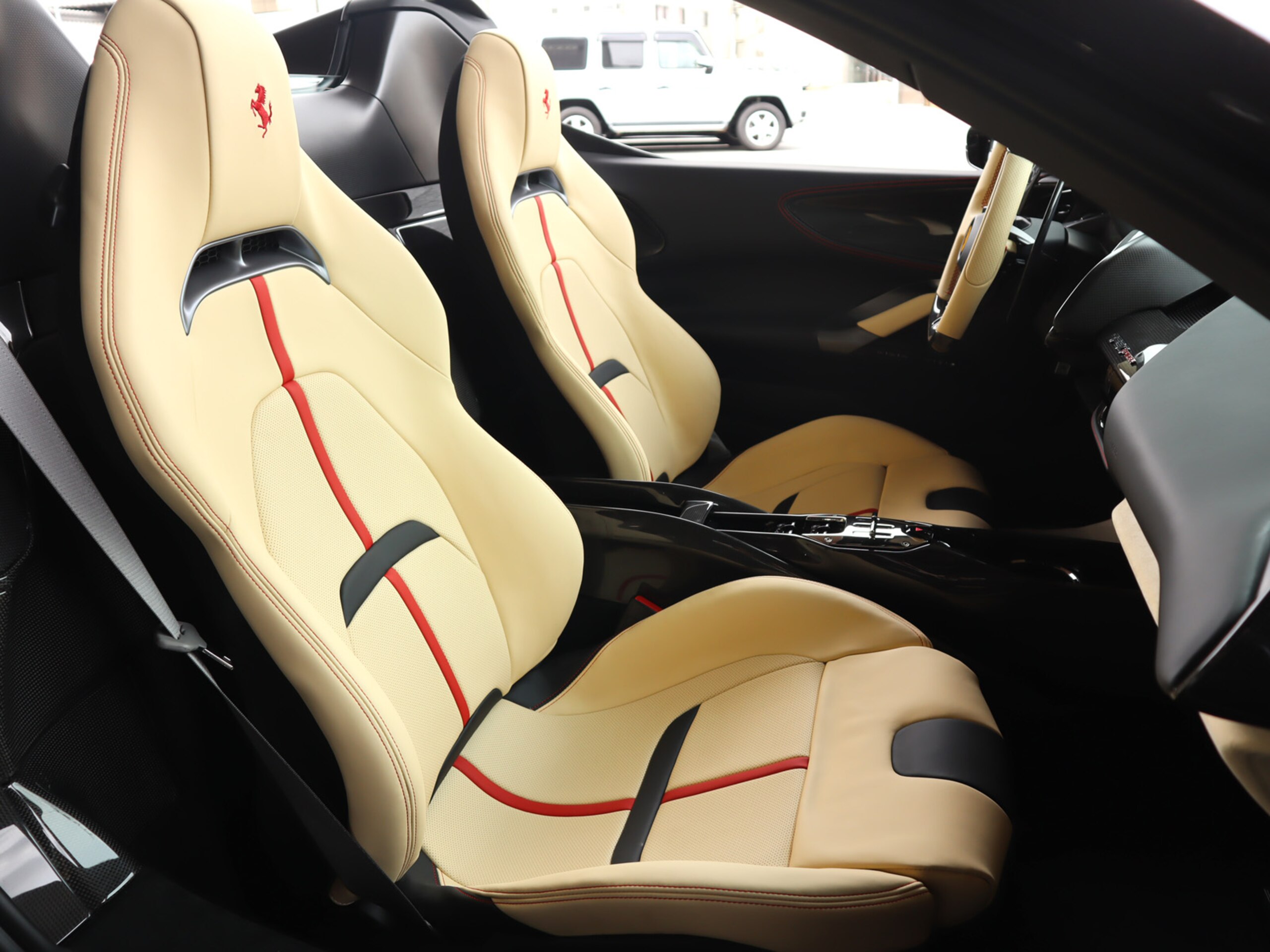 2023 Ferrari SF90 Spider — Photo 10 / 15