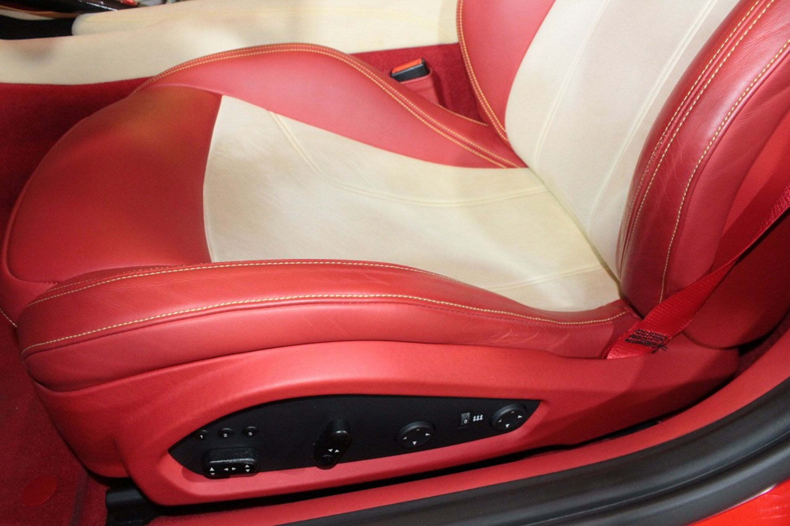 2014 Ferrari F12 Berlinetta — Photo 10 / 24