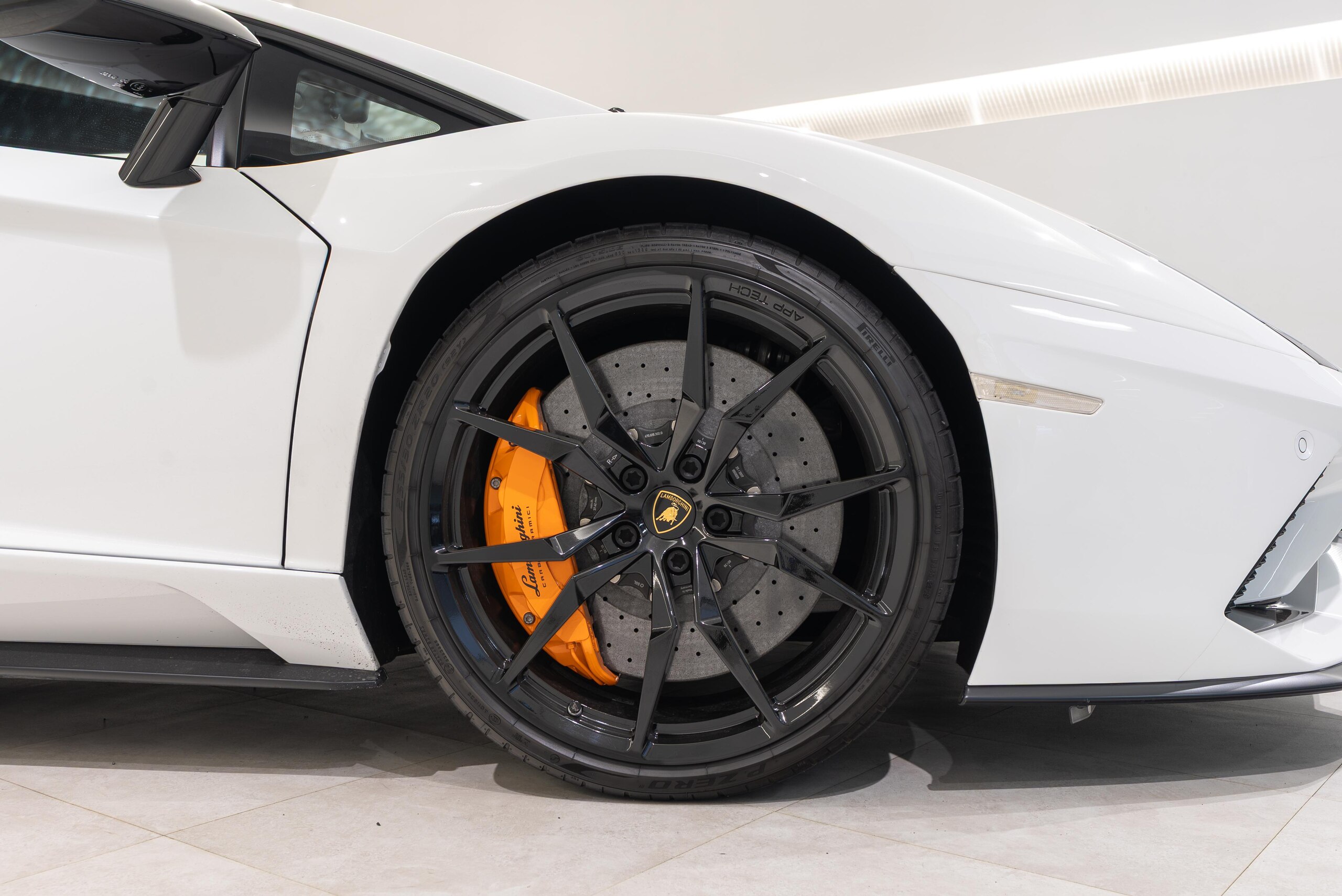 2018 Lamborghini Aventador S — Photo 9 / 26