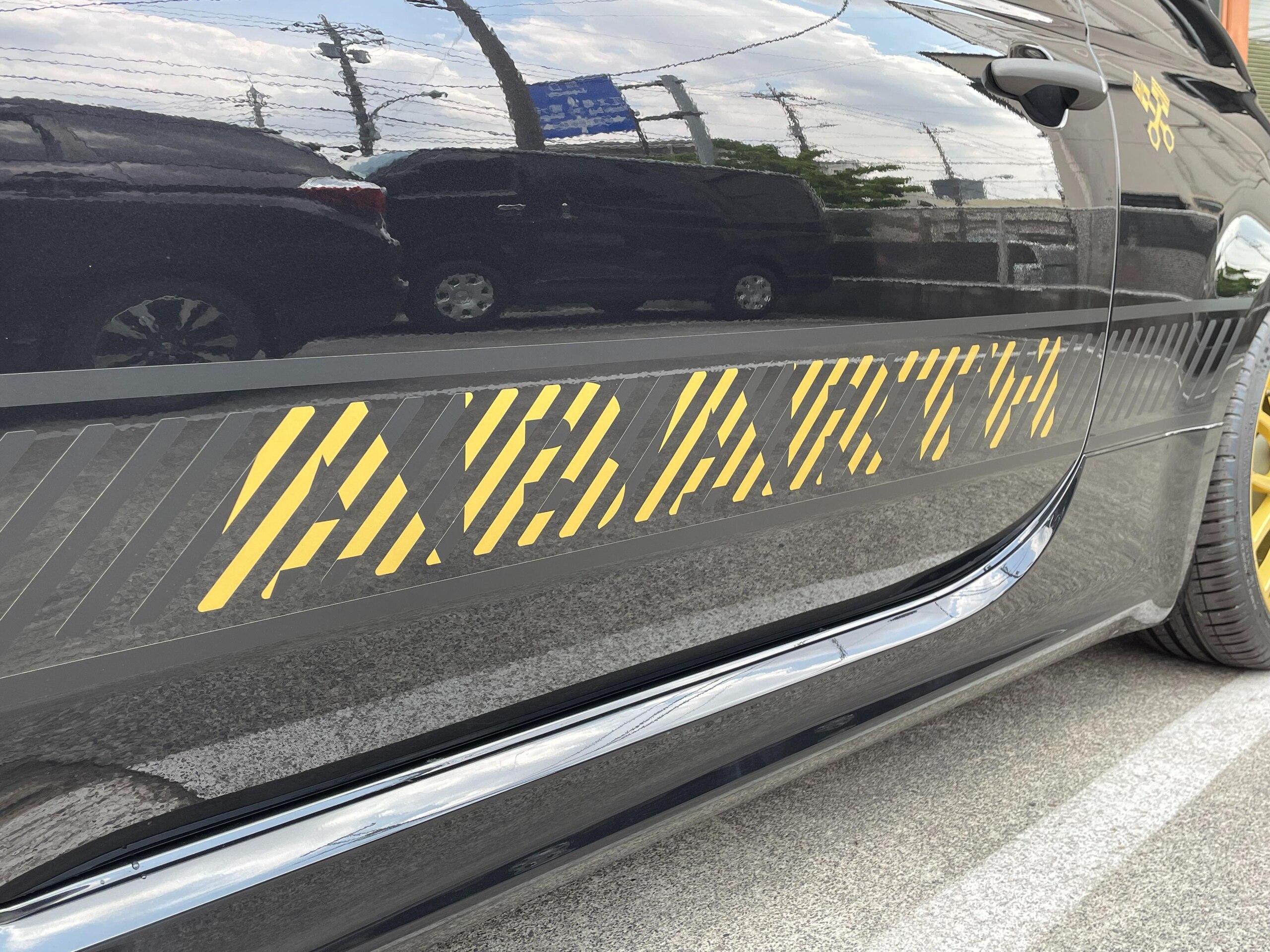 2025 Abarth 695 75th Anniversary — Photo 18 / 33