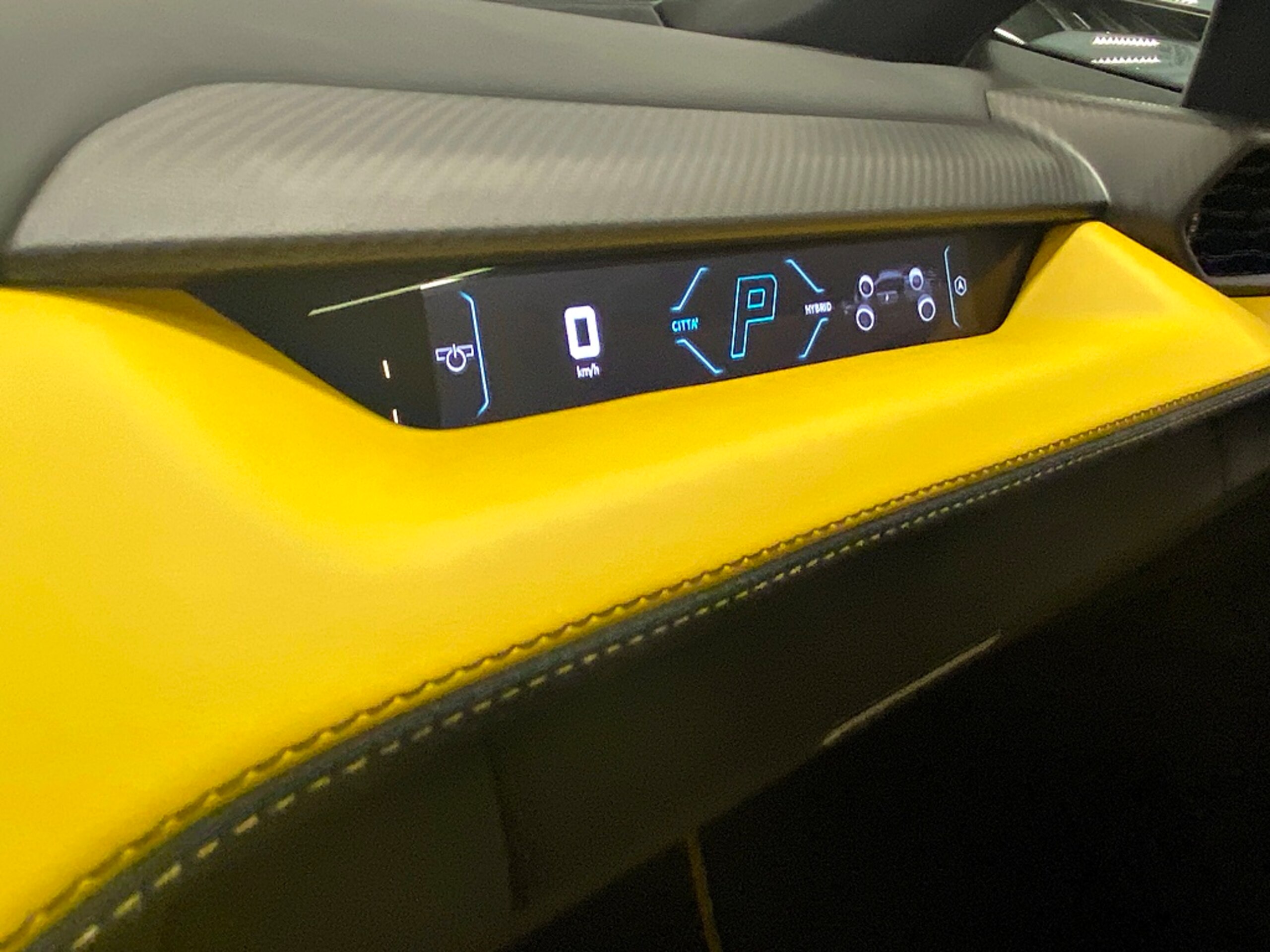 2024 Lamborghini Revuelto — Photo 14 / 18