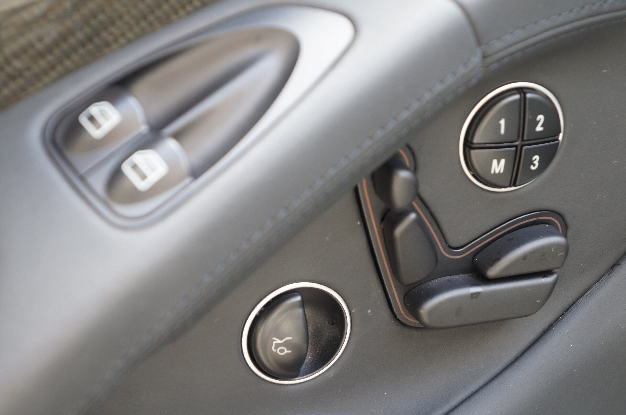 2009 Mercedes Benz SL65 AMG — Photo 11 / 23